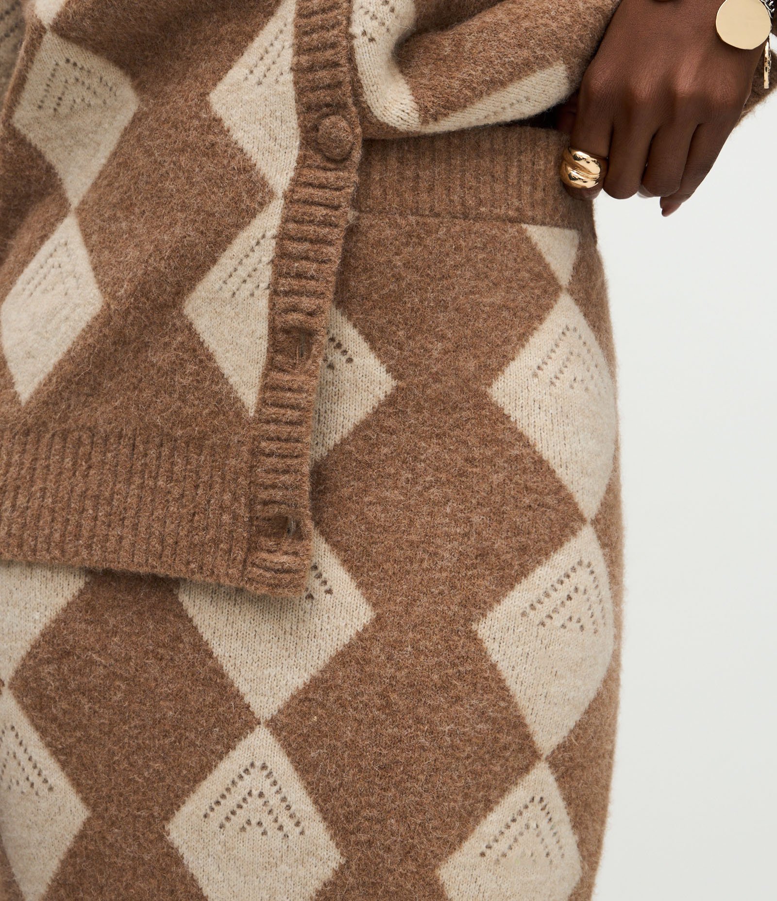 Saia Long Midi em Tricô Jacquard com Estampa Xadrez Bege 4