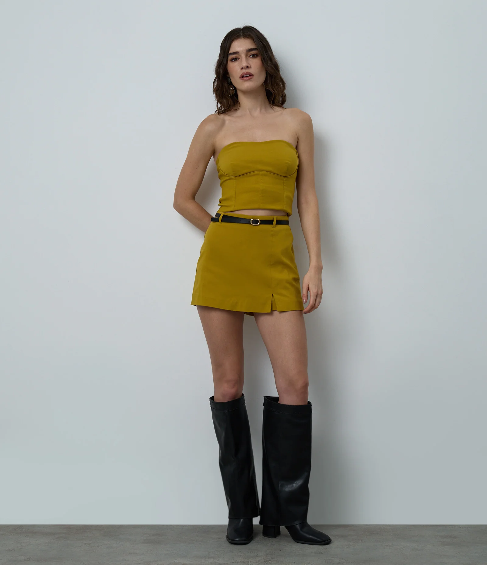 Short Saia em Bengaline com Cinto e Fenda Frontal Verde 1