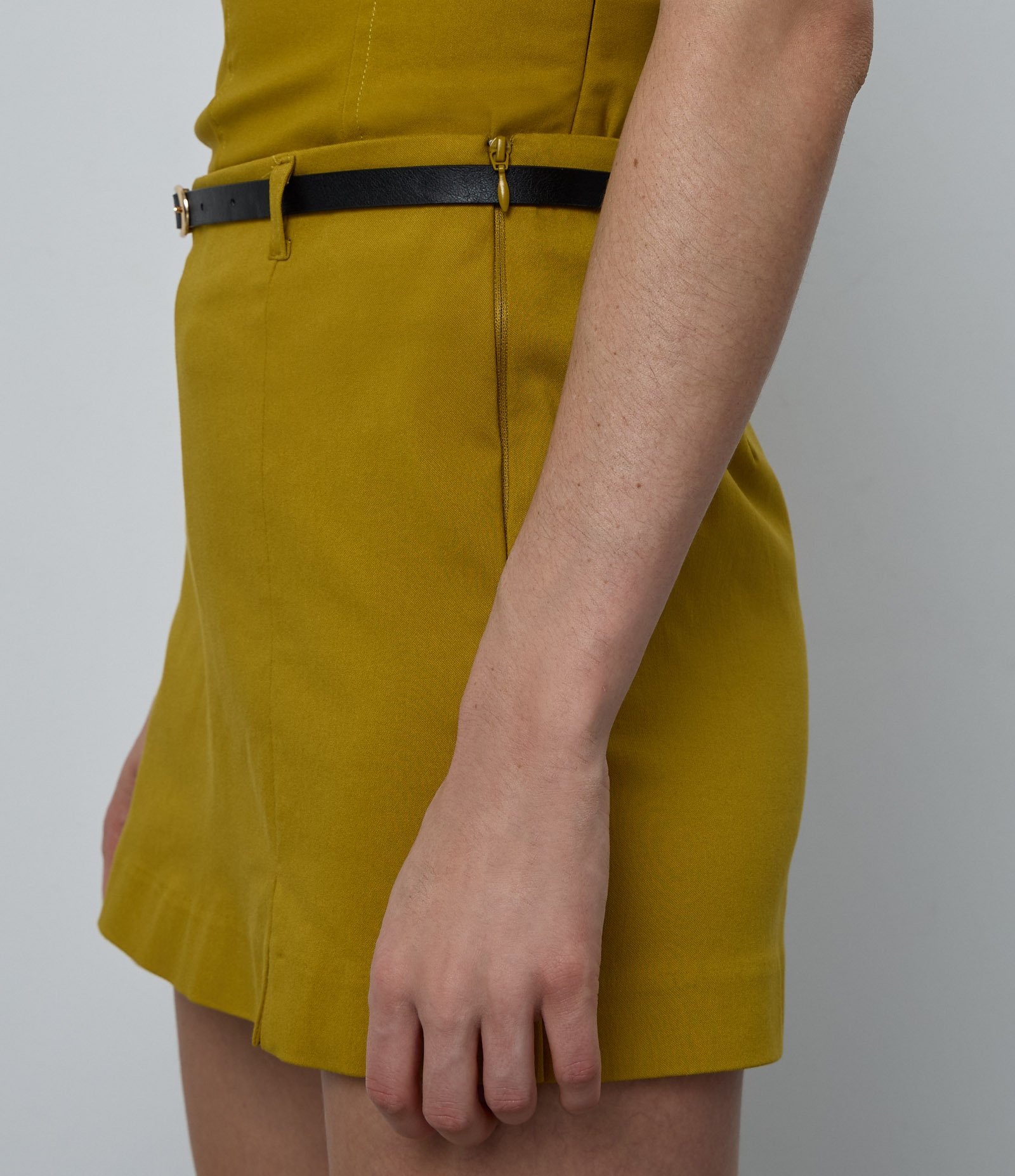 Short Saia em Bengaline com Cinto e Fenda Frontal Verde 3