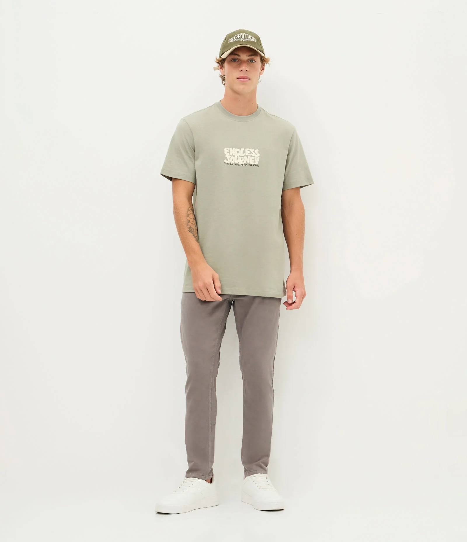 Calça Skinny Básica em Sarja com Elastano e Bolsos Cinza 1