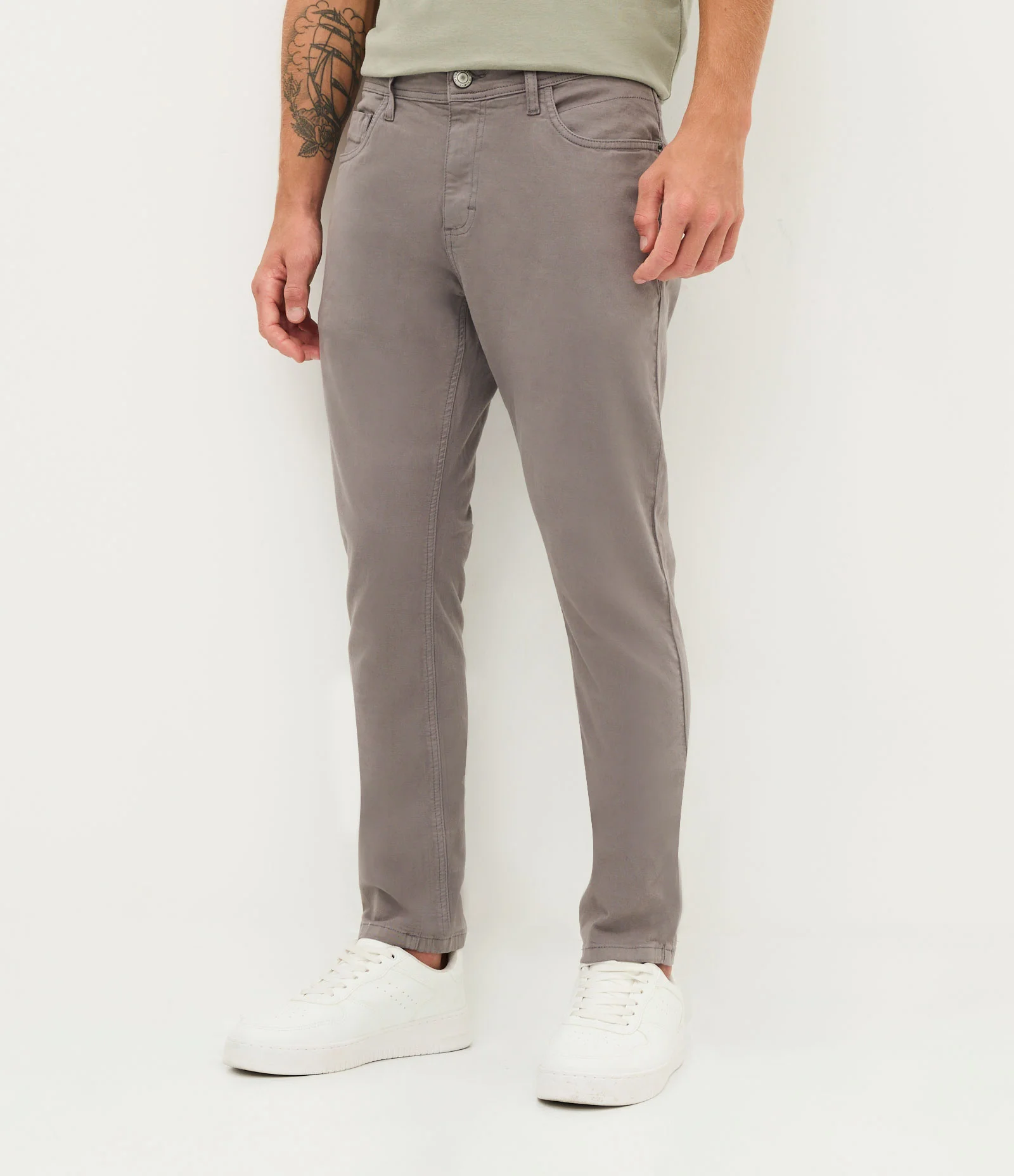 Calça Skinny Básica em Sarja com Elastano e Bolsos Cinza 2