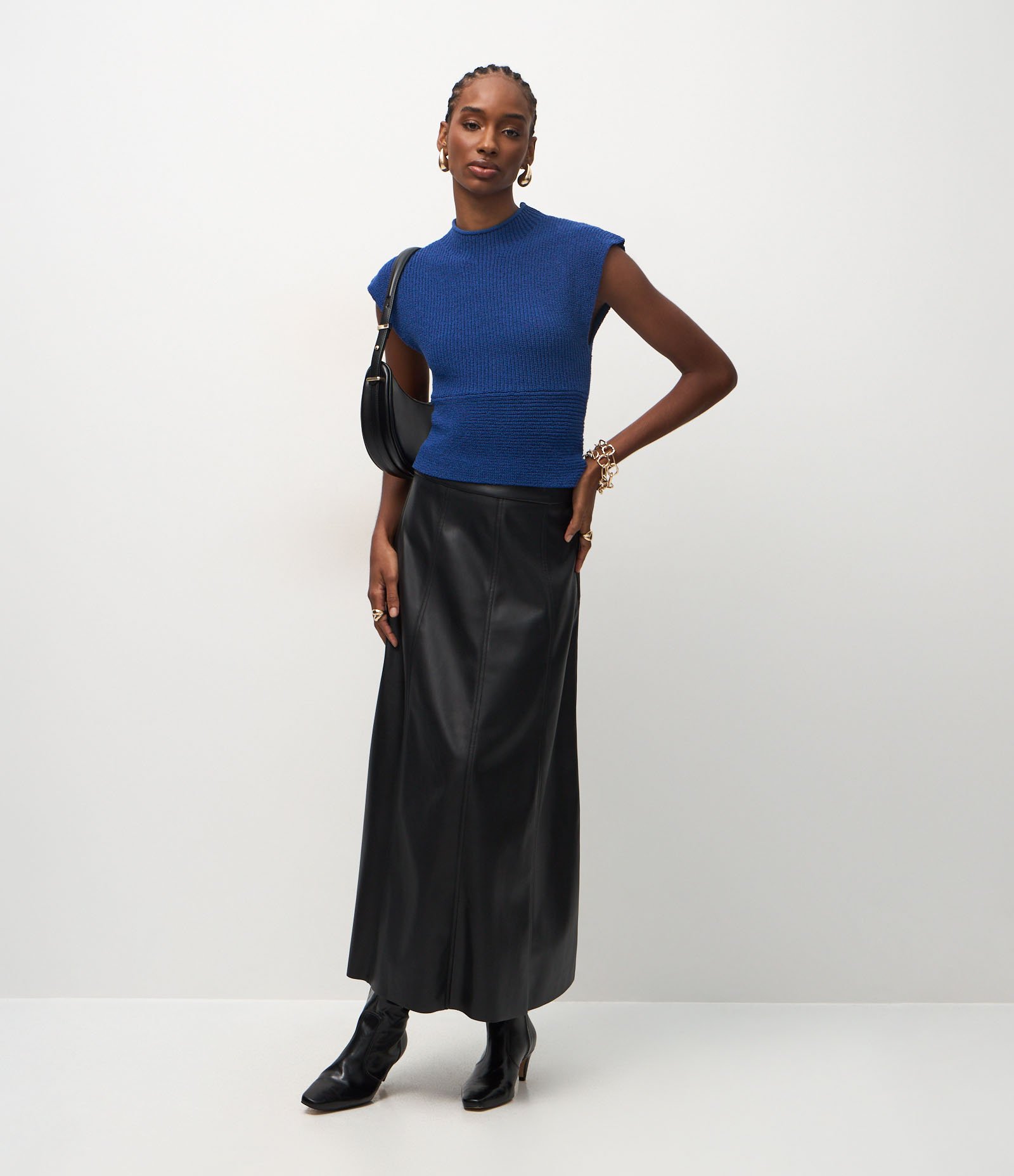 Blusa Cropped em Tricô Texturizado com Ombreira Azul 2