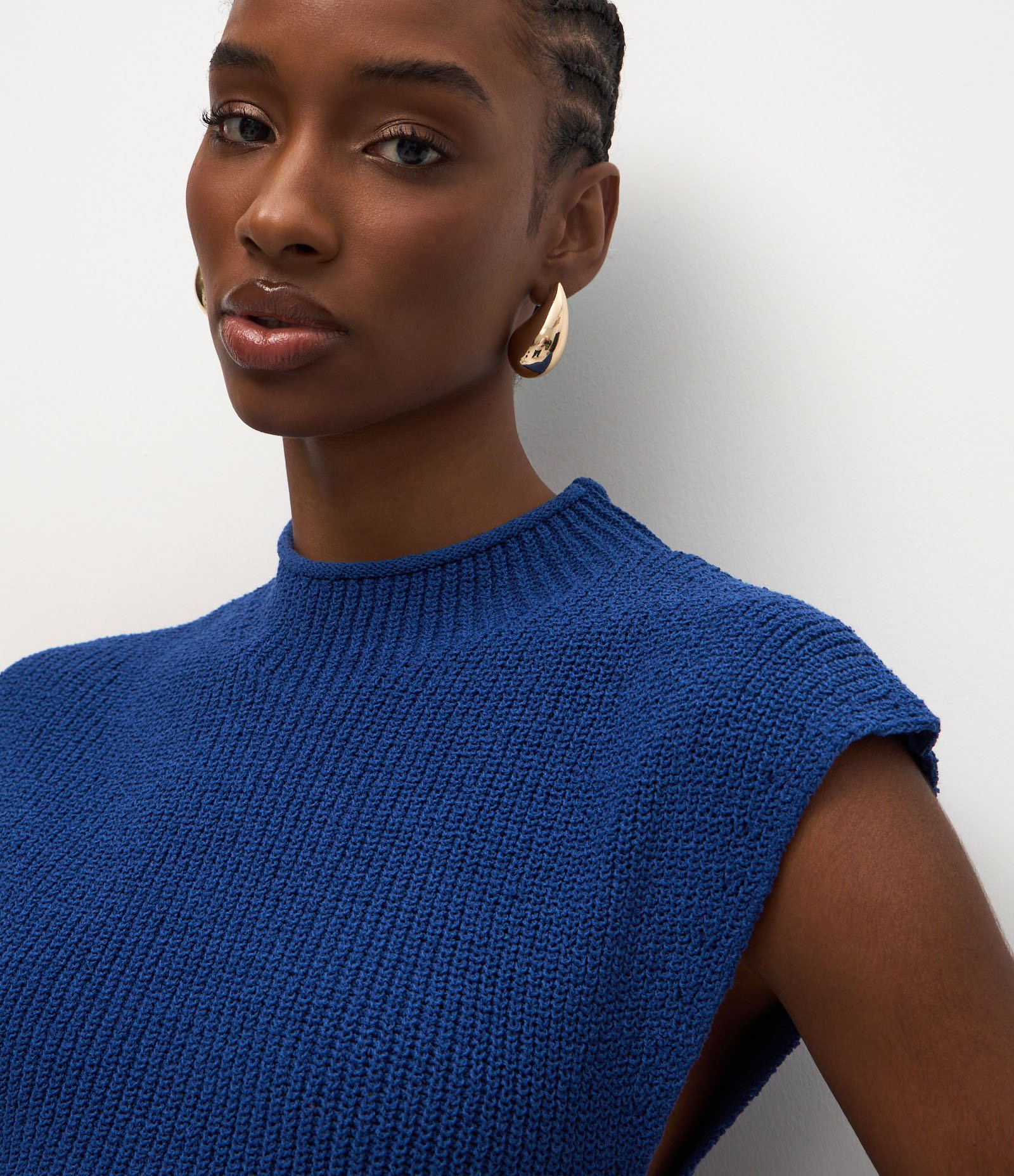 Blusa Cropped em Tricô Texturizado com Ombreira Azul 3