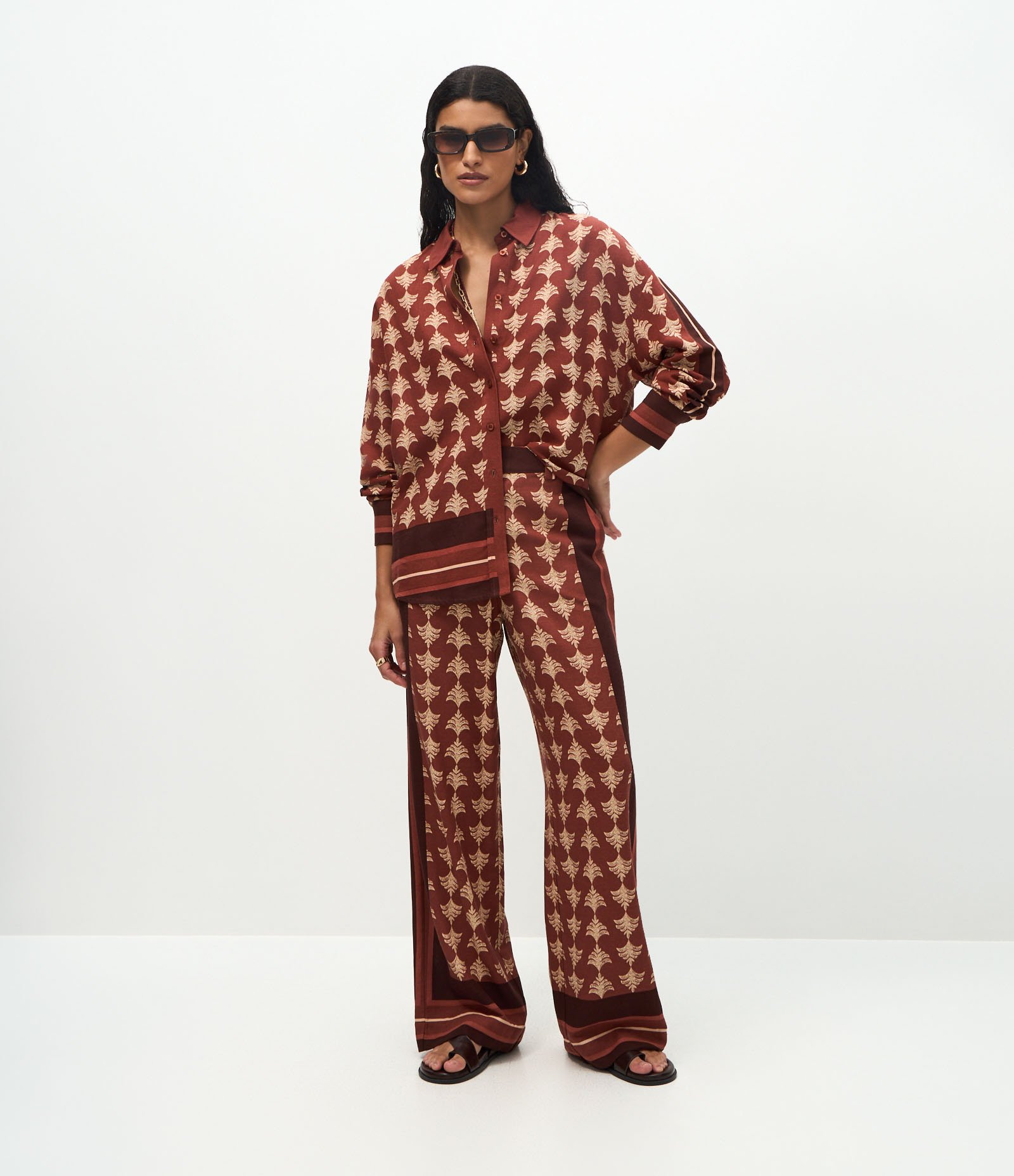 Calça Reta em Viscolinho com Estampa Abstrata Laranja 1