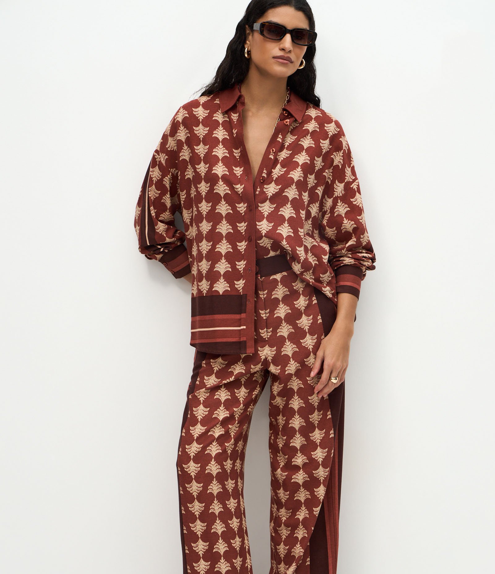 Calça Reta em Viscolinho com Estampa Abstrata Laranja 2