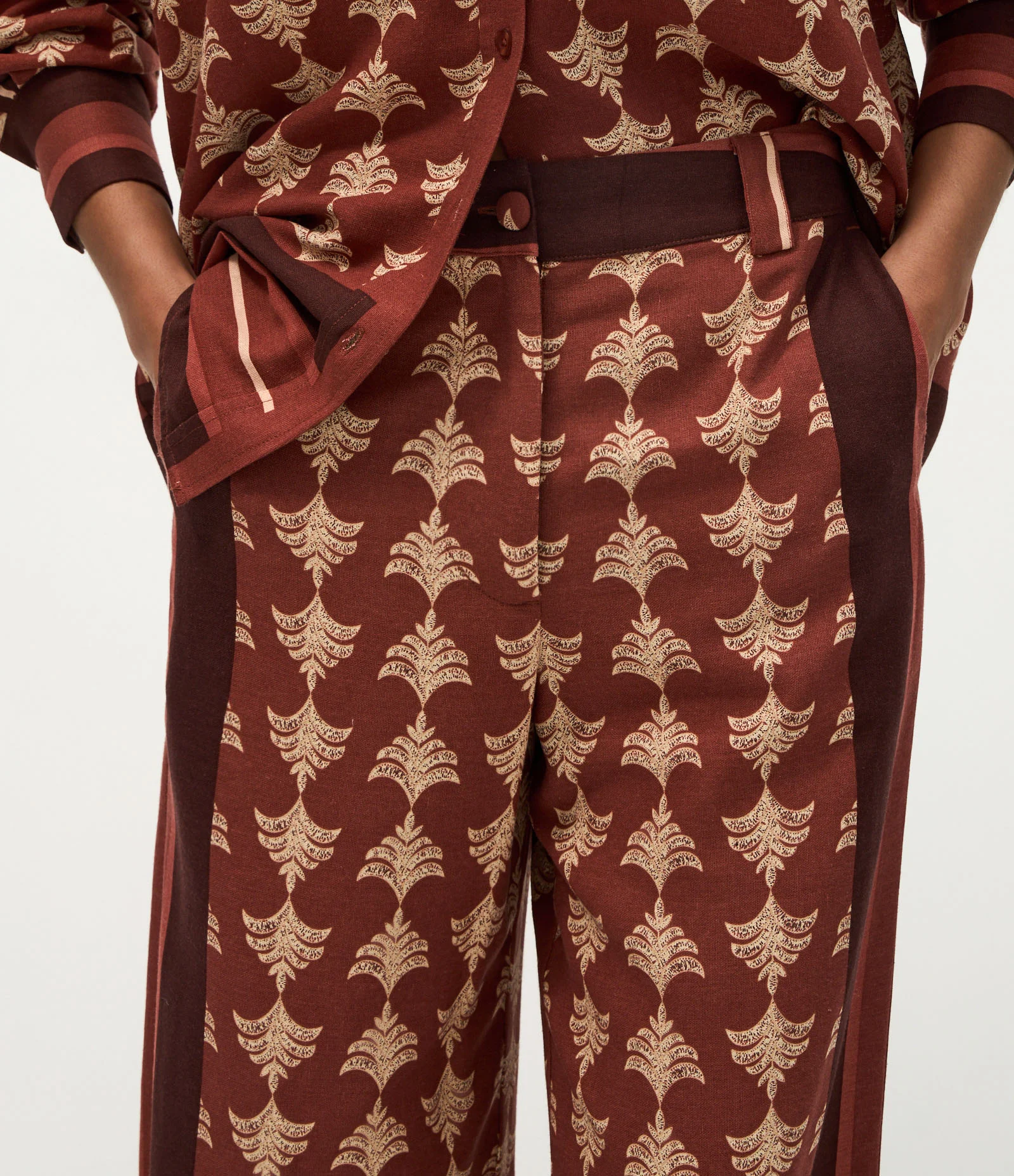 Calça Reta em Viscolinho com Estampa Abstrata Laranja 4