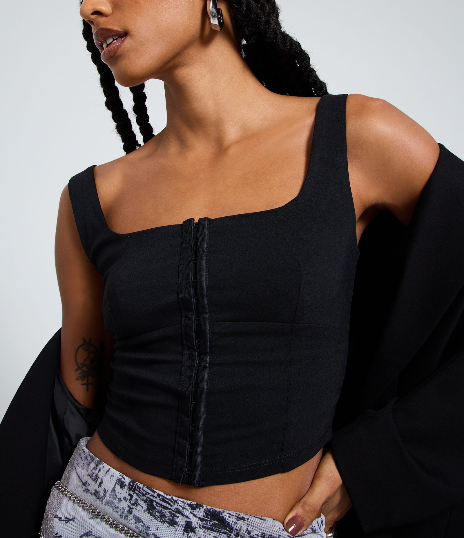 Blusa Corsetada em Bengaline com Fecho Frontal Preto 3