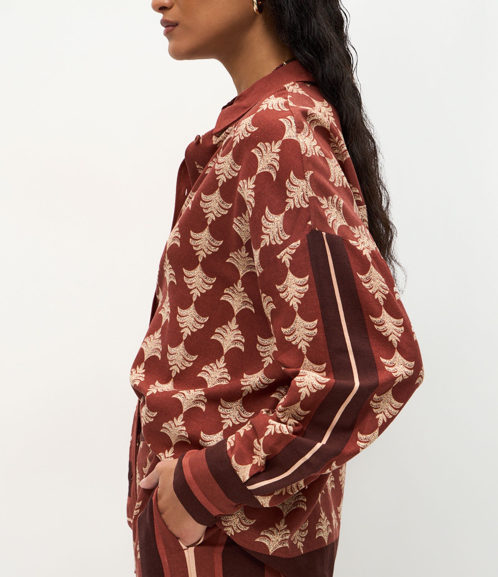 Camisa em Viscolinho com Estampa Abstrata Laranja 4