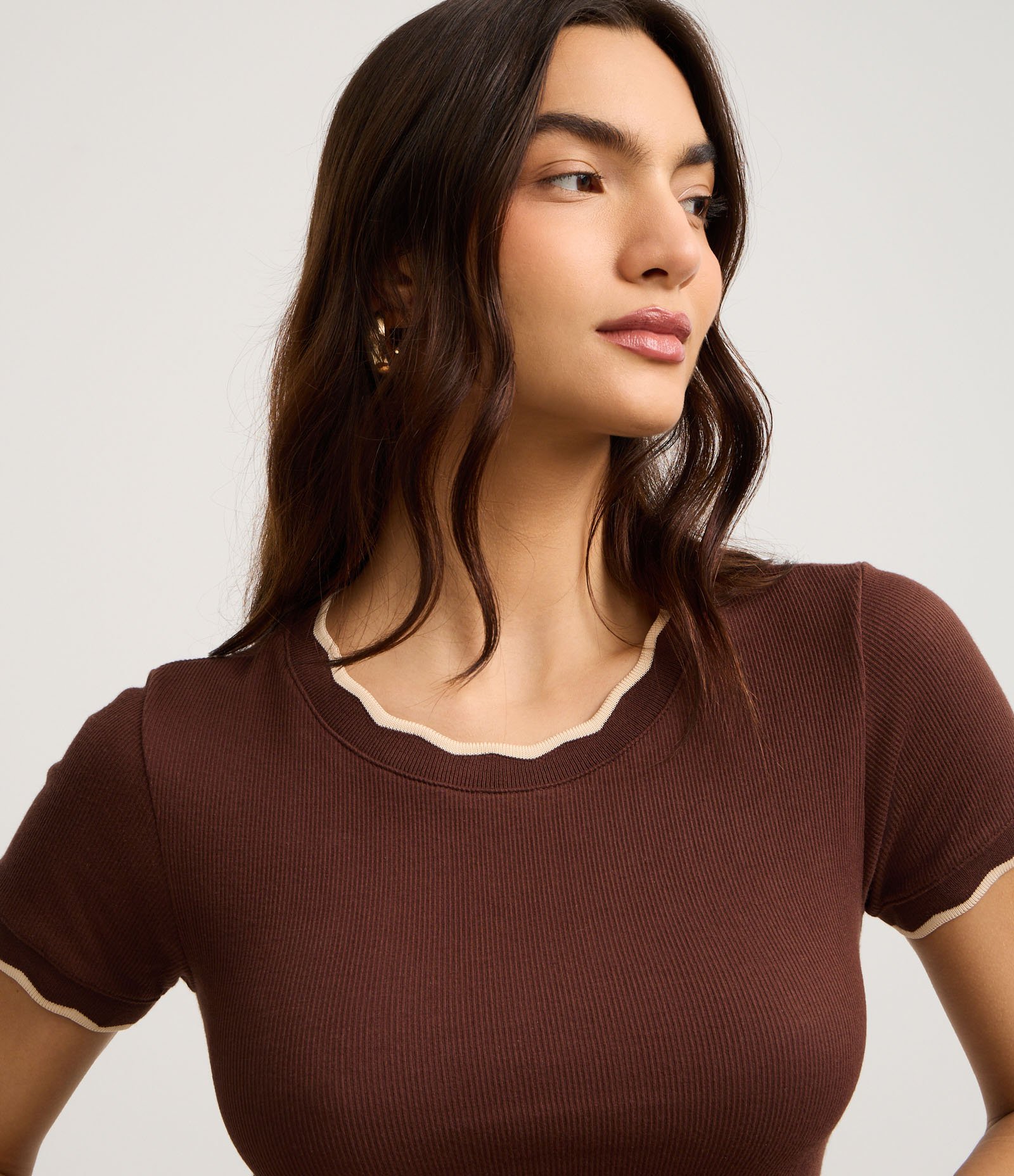 Blusa em Algodão com Gola e Manga Onduladas Marrom 3