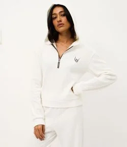 Pijama em Tricô com Zíper e Bordado no Peito