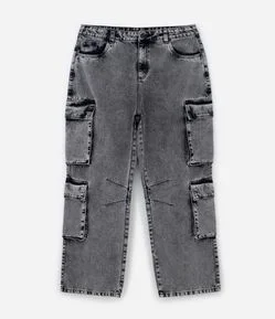 Calça Reta em Jeans com Bolso Cargo e Efeito Estonado
