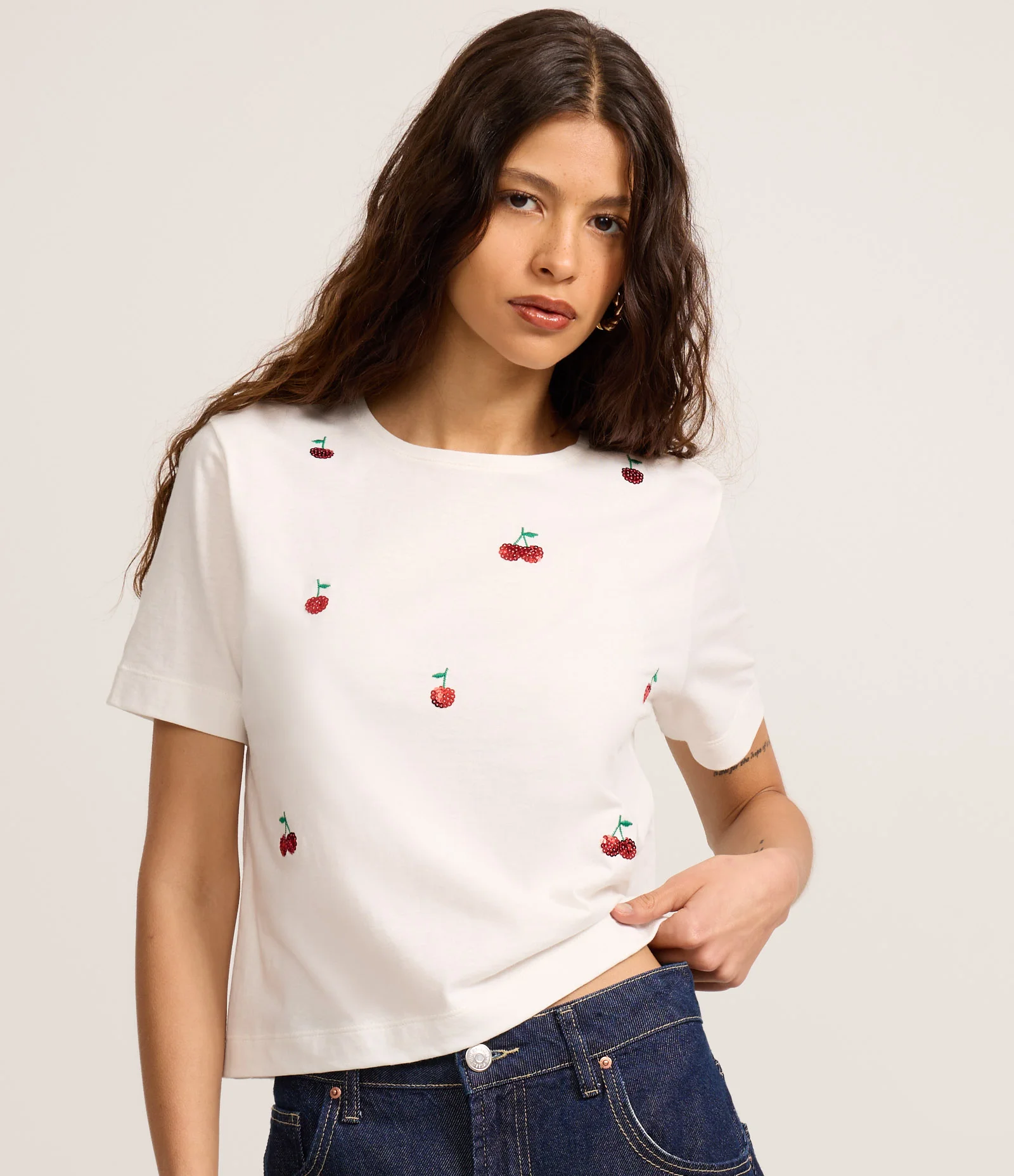 Camiseta em Algodão com Cereja Bordada Branco 1