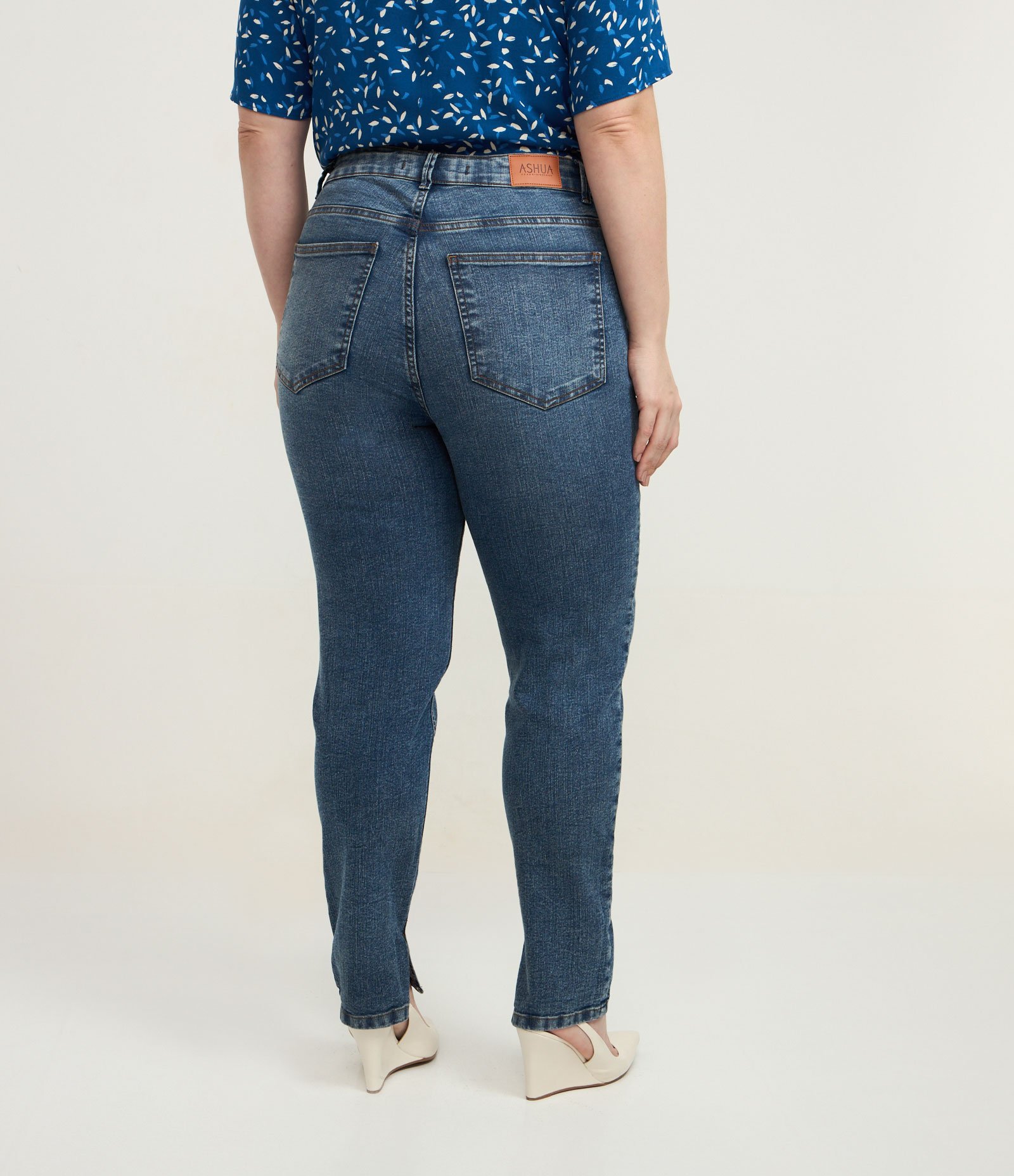 Calça Skinny em Jeans com Elastano e Abertura na Barra Azul 5