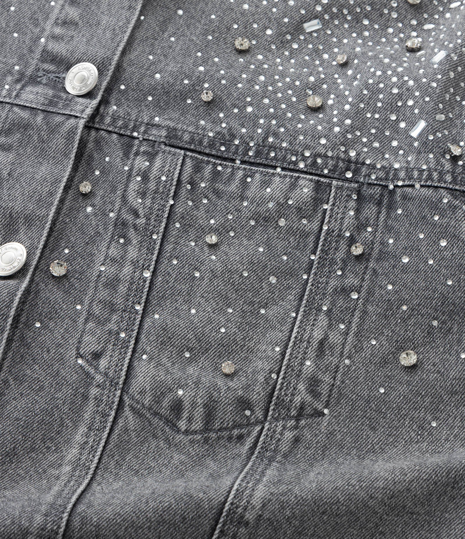 Jaqueta Oversized em Jeans com Aplicações de Brilhos Curve & Plus Size Cinza 9