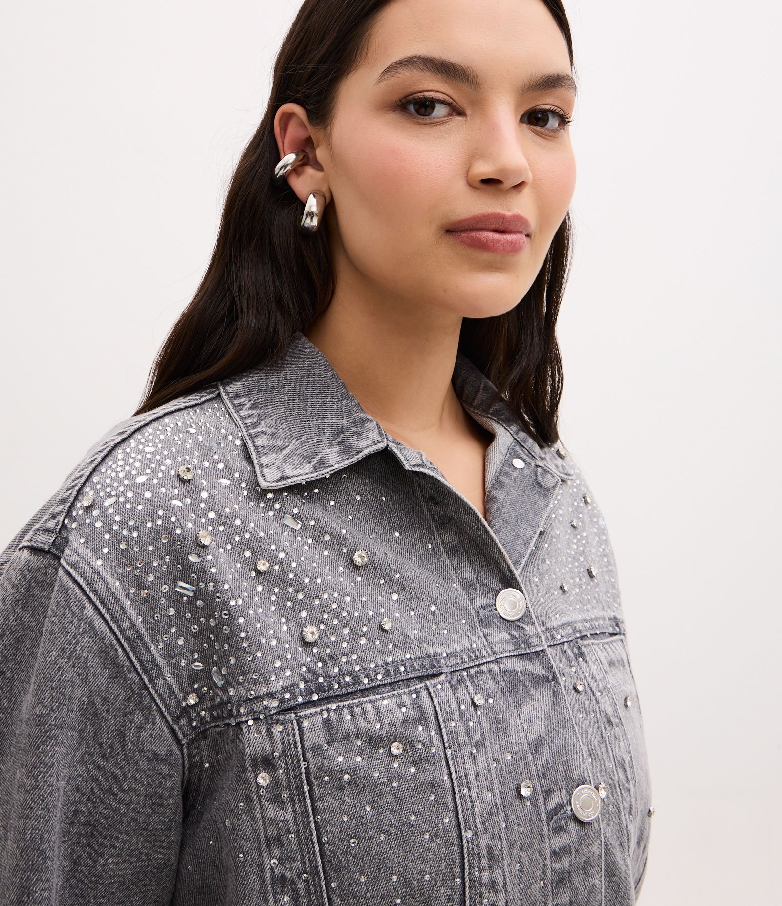 Jaqueta Oversized em Jeans com Aplicações de Brilhos Curve & Plus Size Cinza 3