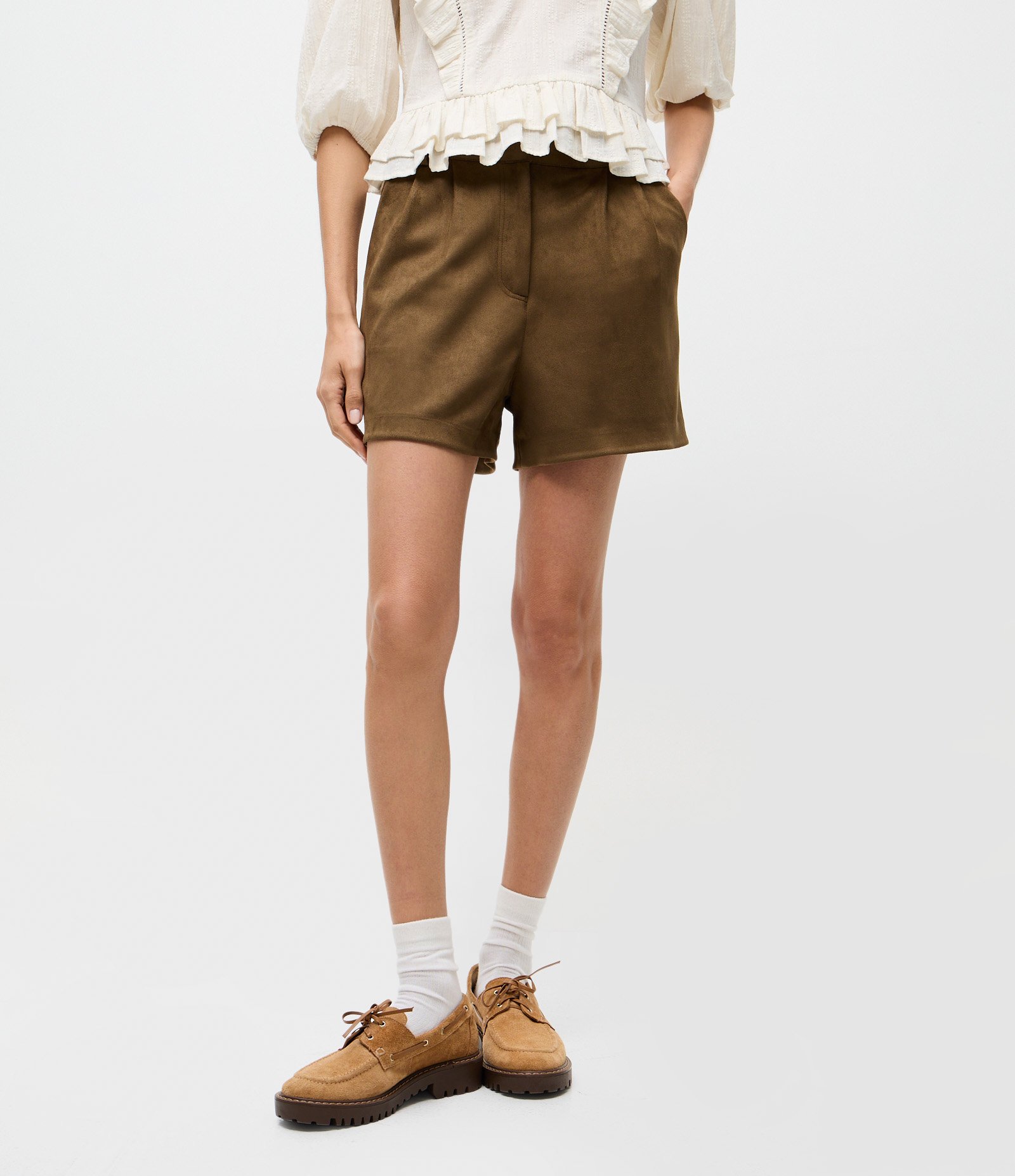 Short em Suede com Passantes Marrom 2