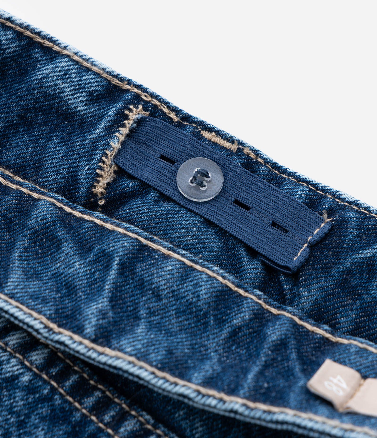 Short Jeans Mom com Barra a Fio e Bordado Caju Curve & Plus Size Azul 9