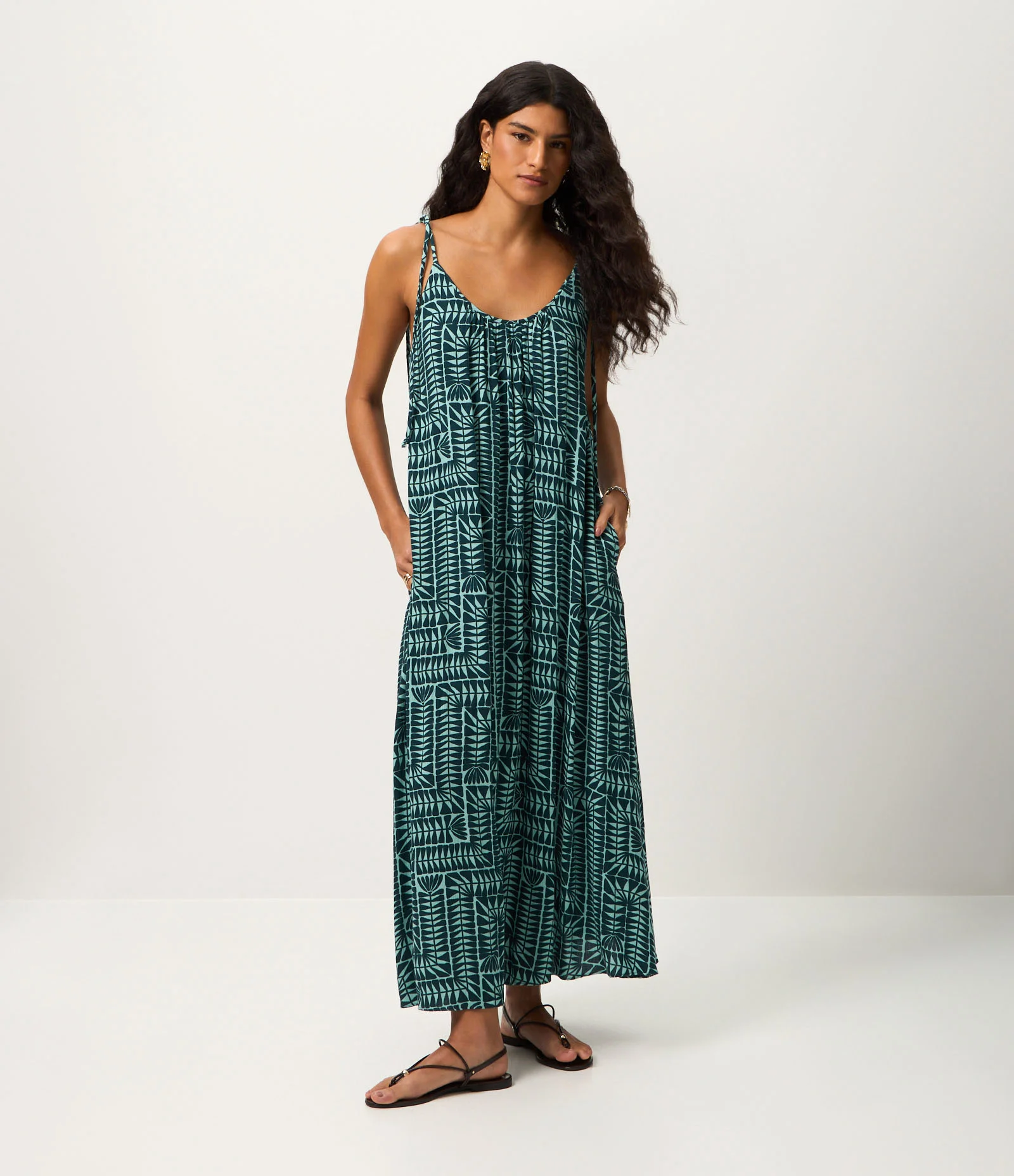 Vestido Solto Estampado com Alça Fina e Amarração nos Ombros Verde 2