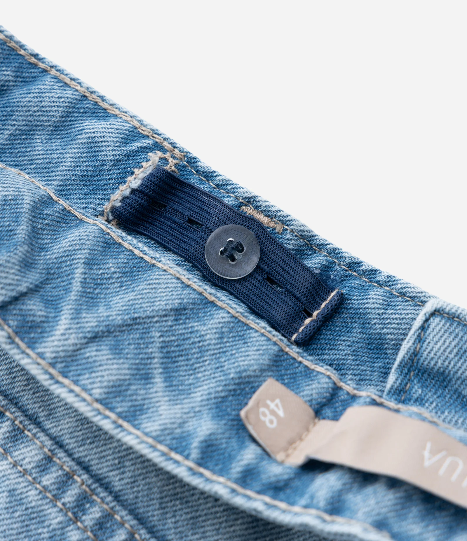 Short Evasê em Jeans com Barra a Fio Curve & Plus Size Azul 4