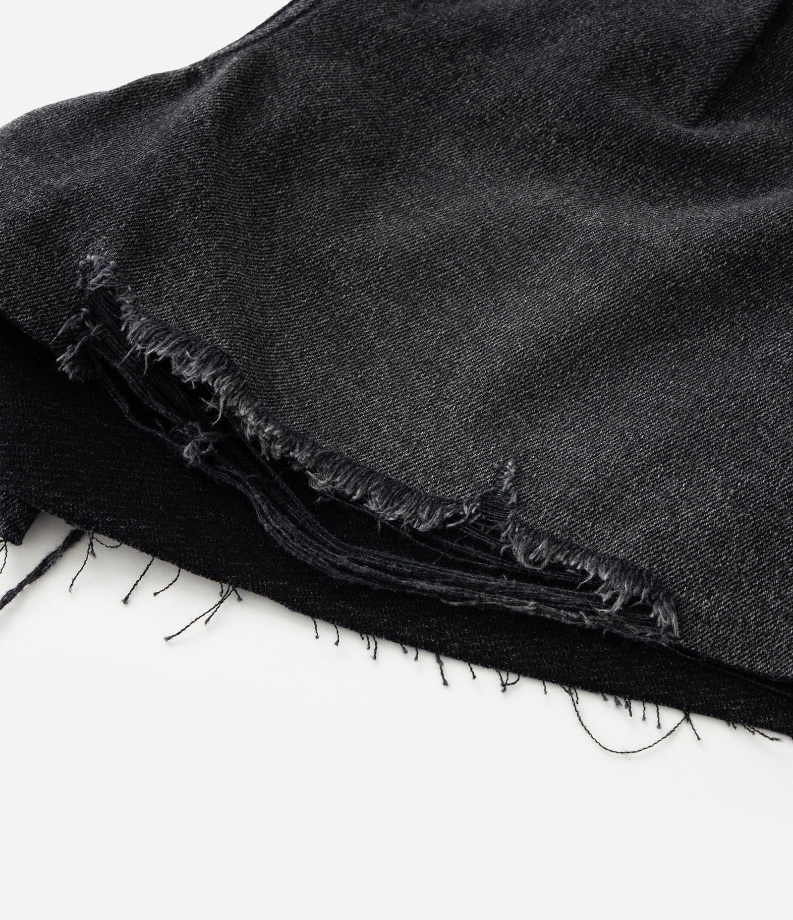 Short Evasê em Jeans com Recorte Curve & Plus Size Preto 3