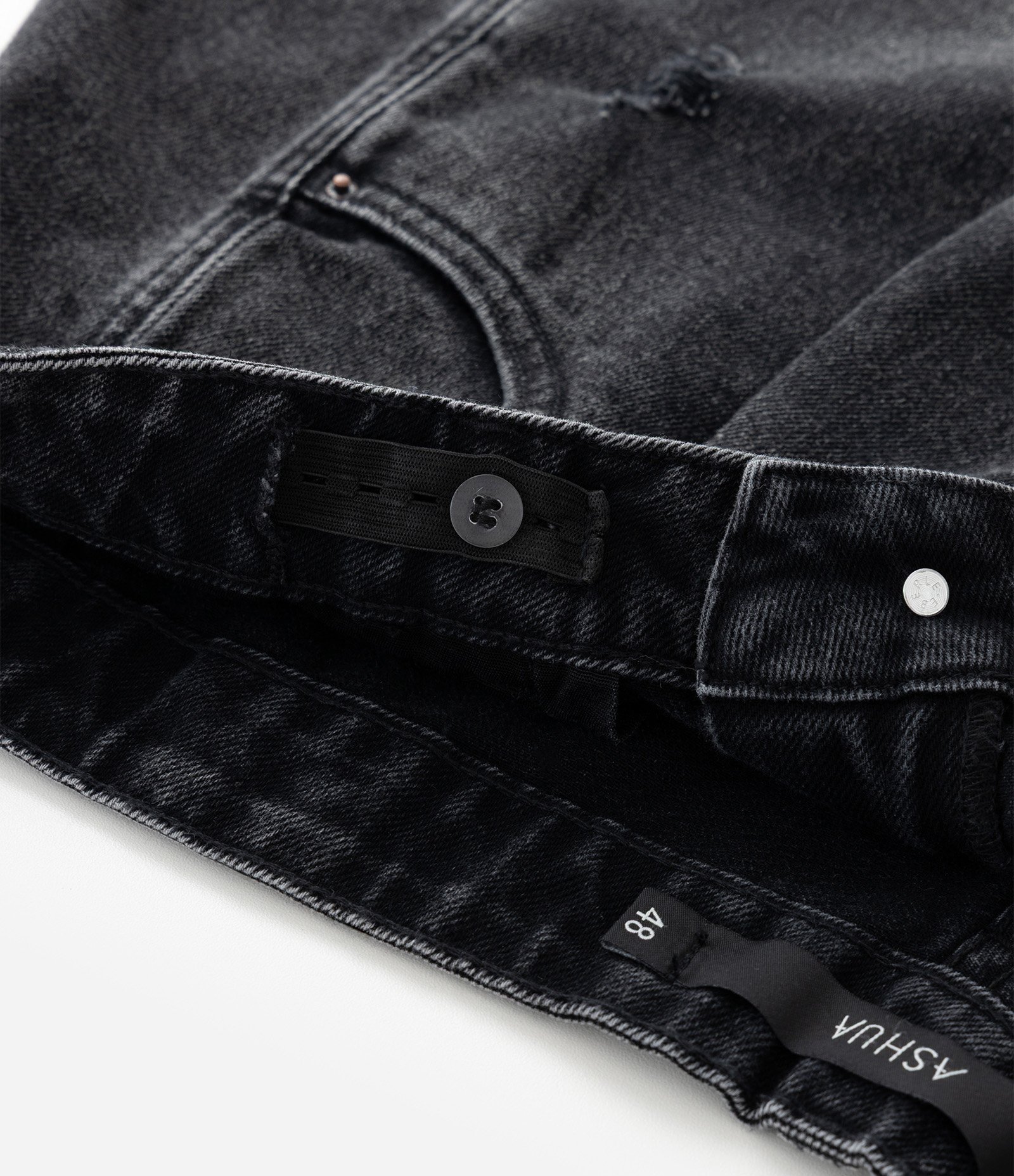 Short Evasê em Jeans com Recorte Curve & Plus Size Preto 4