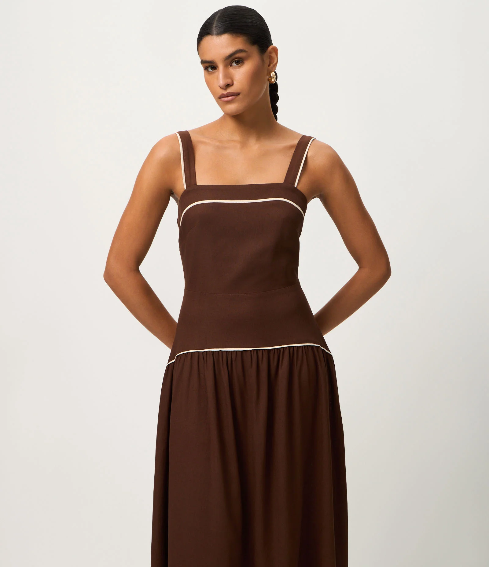 Vestido Midi com Cintura Baixa em Viscolinho Marrom 2