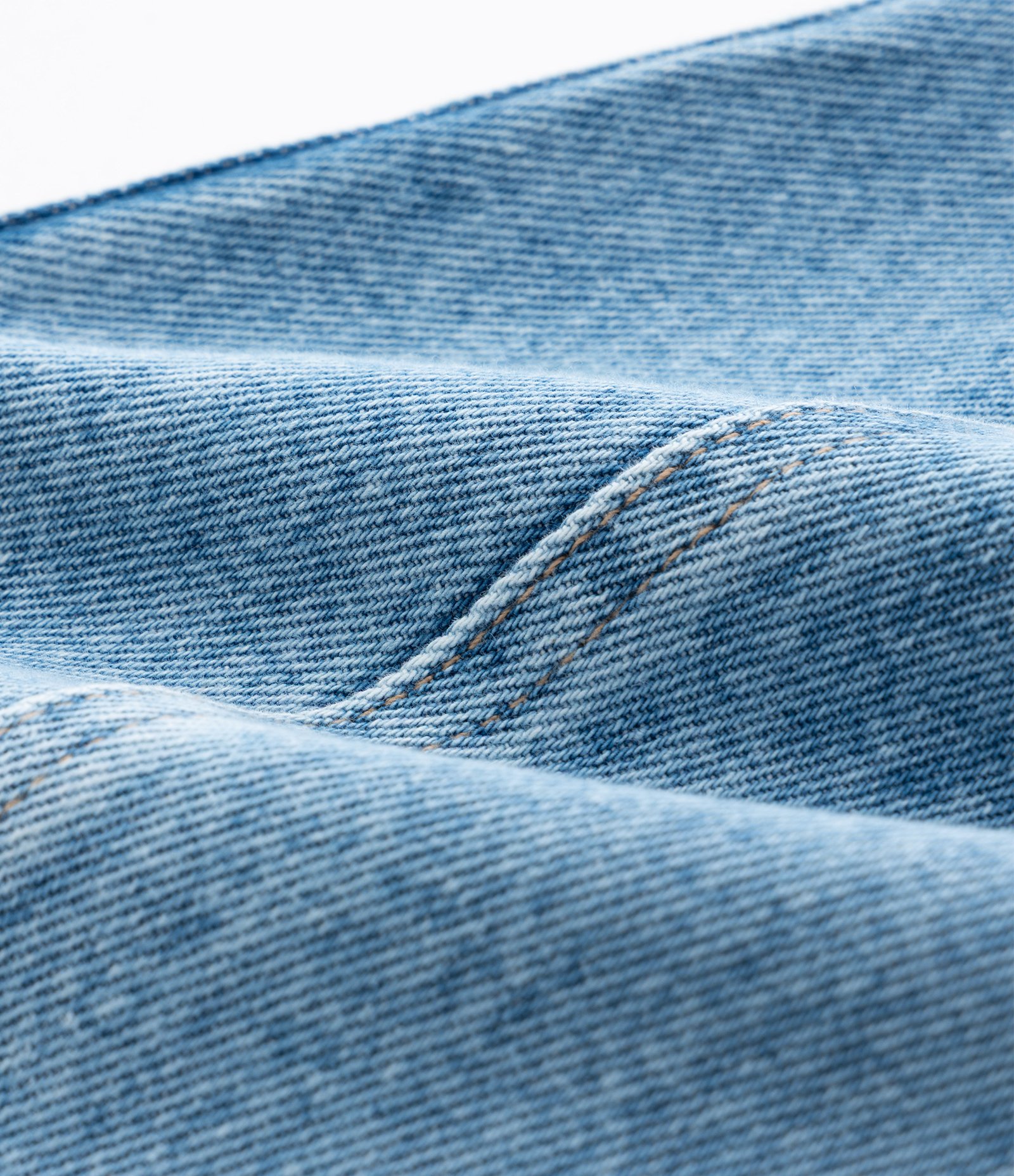 Calça Barrel em Jeans com Recortes e Pences Azul Claro 3