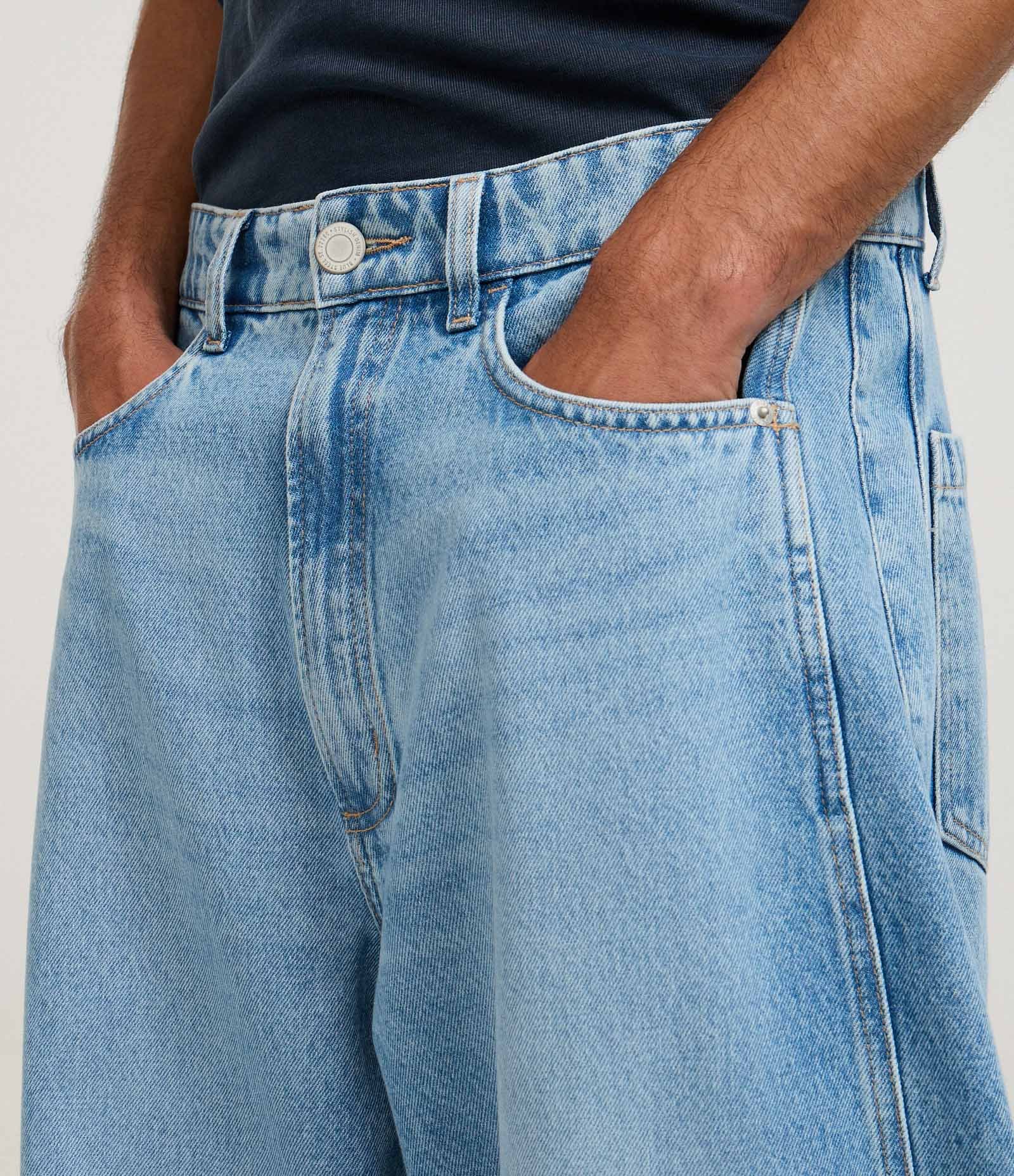Calça Barrel em Jeans com Recortes e Pences Azul Claro 4