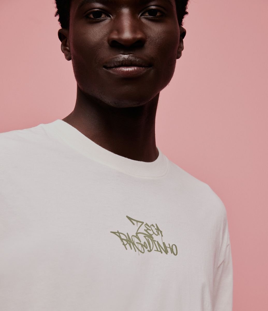 Camiseta Relaxed em Algodão com Estampa do Zeca Pagodinho Branco