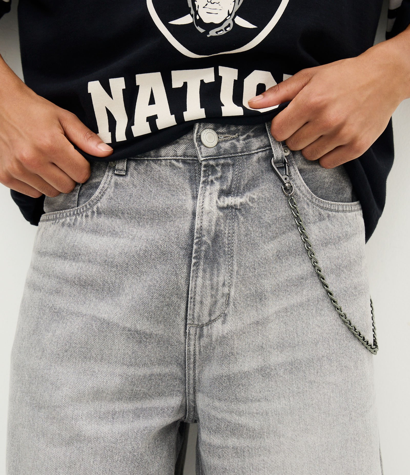 Bermuda Baggy em Jeans com Detalhes de Costura Cinza 5