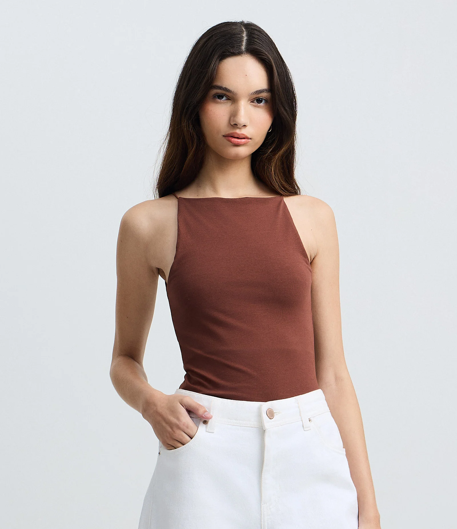 Blusa sem Manga com Decote Halter e Alça Elástico Marrom 1