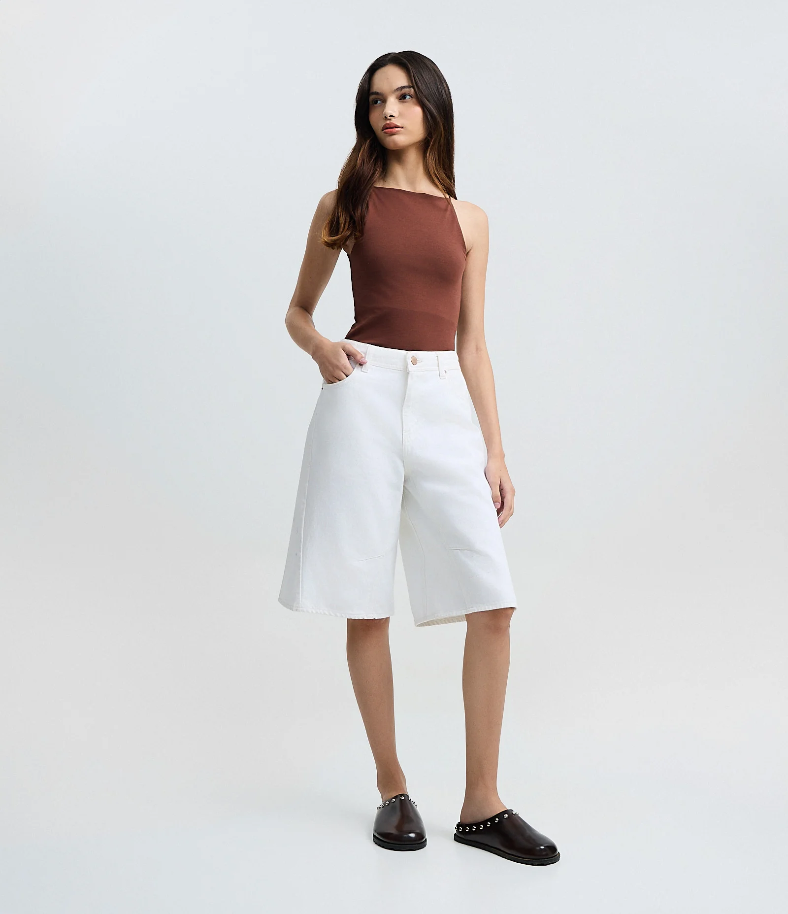 Blusa sem Manga com Decote Halter e Alça Elástico Marrom 2