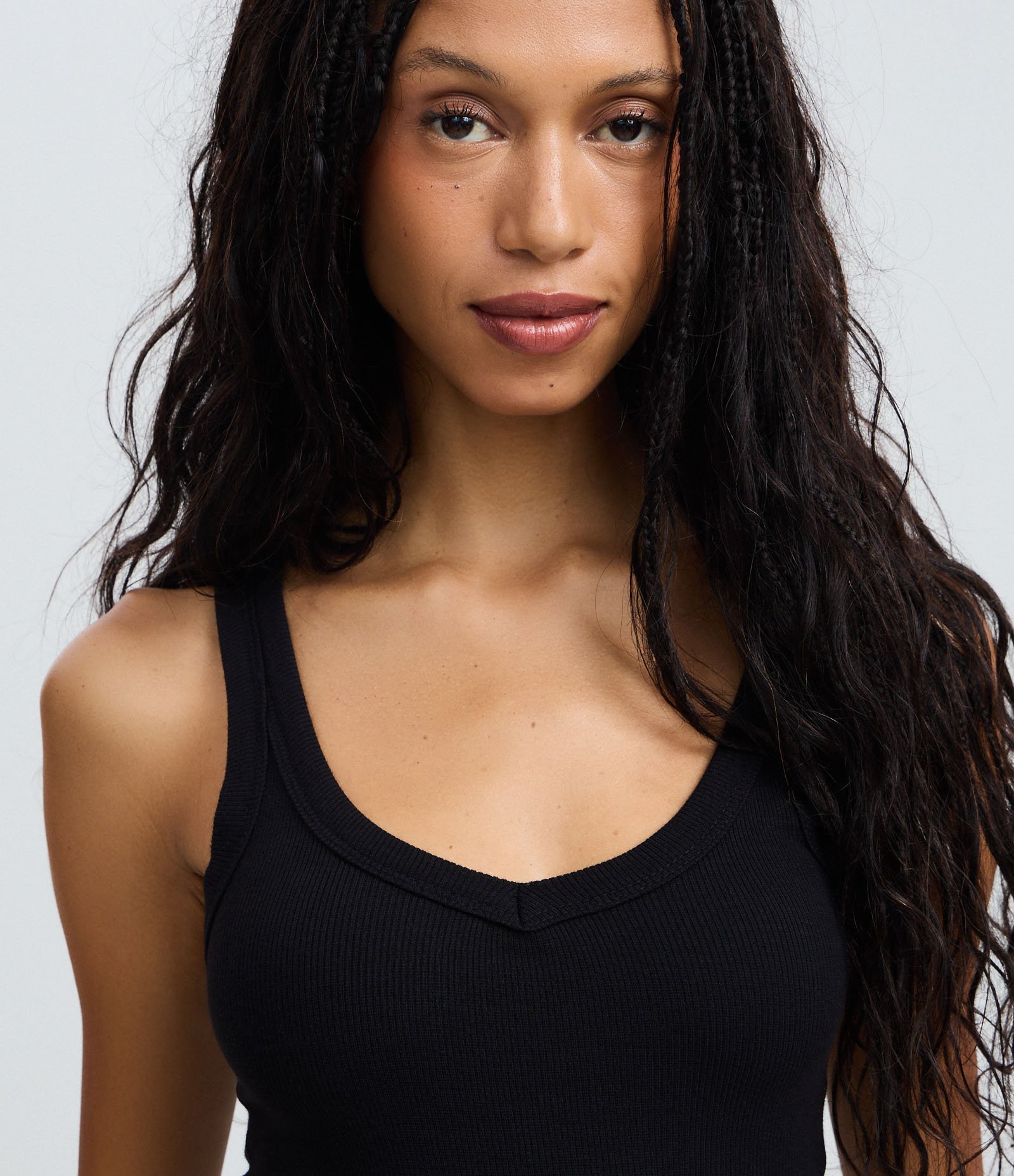 Blusa Sem Manga com Decote em V Preto 3