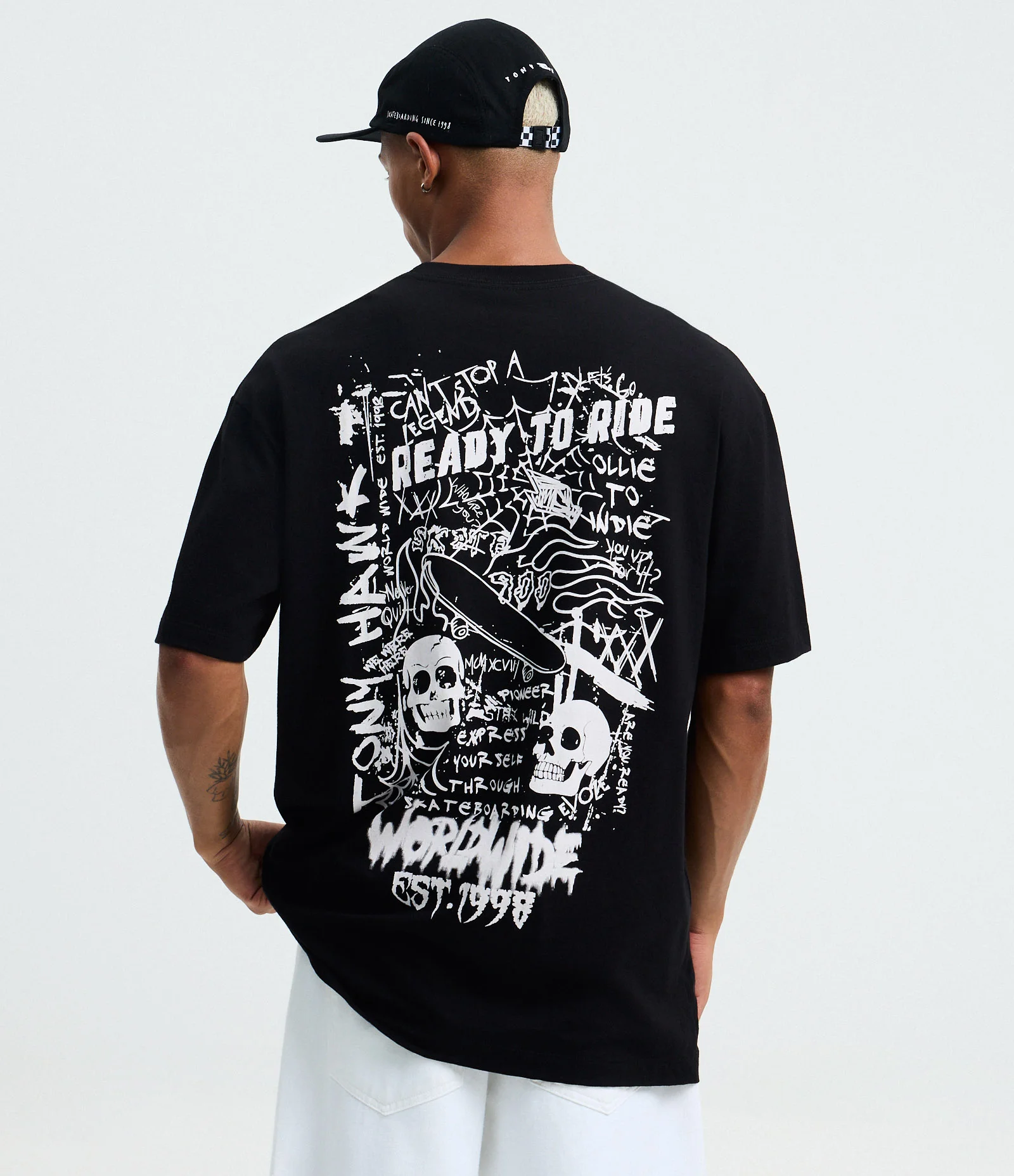 Camiseta Relaxed com Estampa Tony Hawk Preto 1