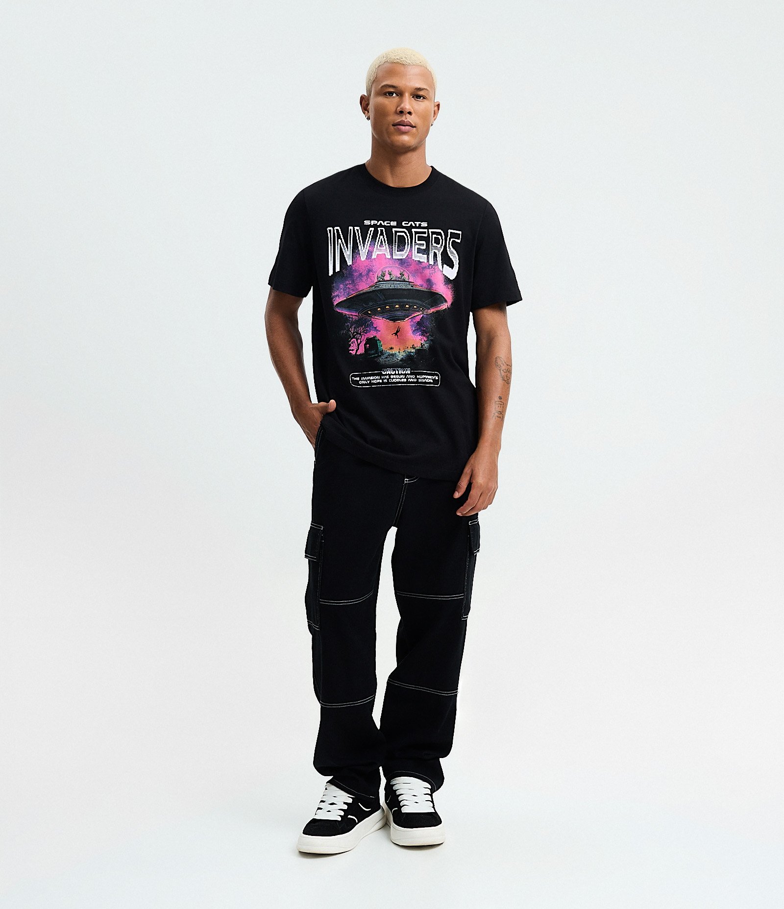 Camiseta Regular em Algodão com Estampa Space Cats Invaders Preto 2