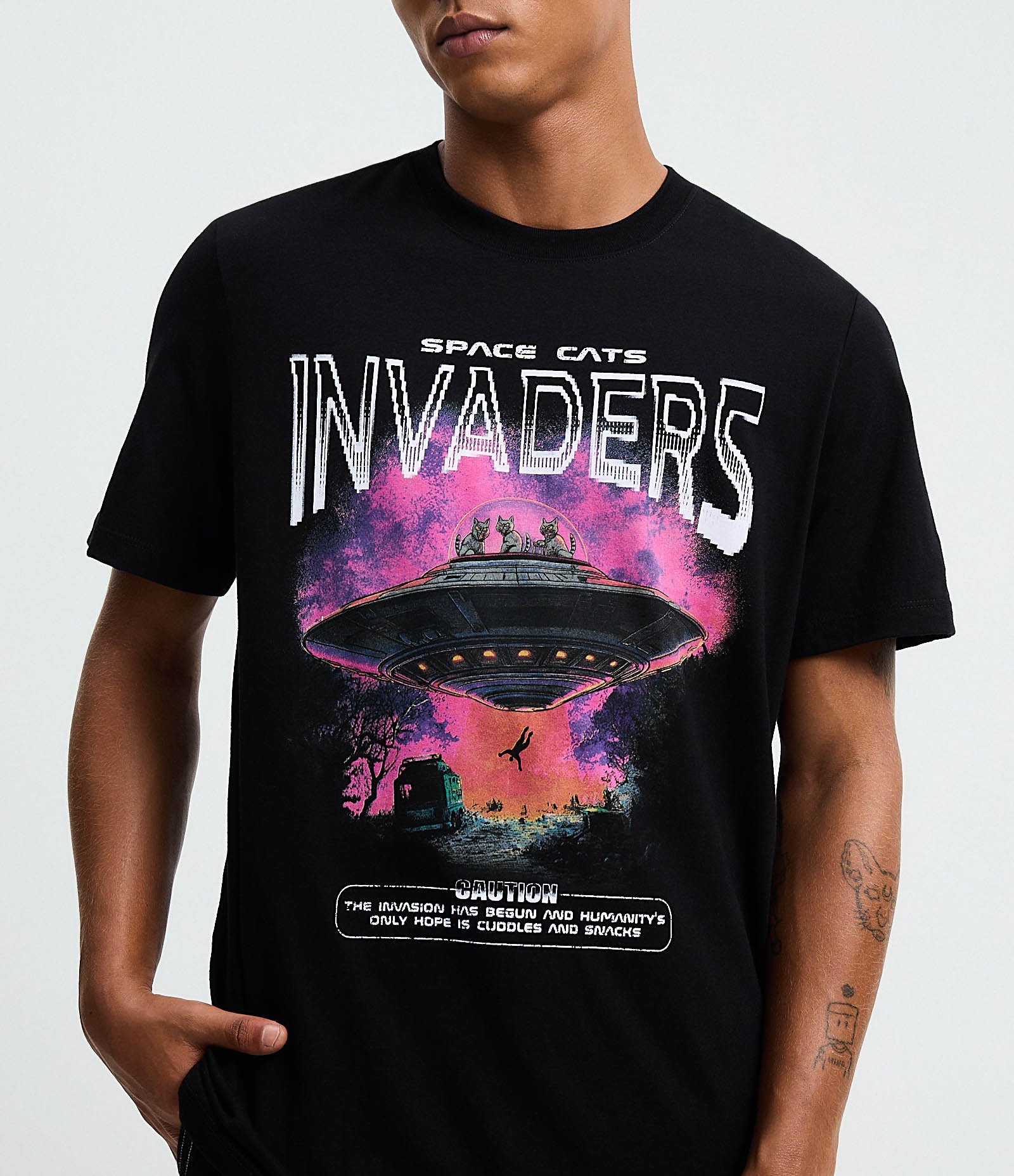 Camiseta Regular em Algodão com Estampa Space Cats Invaders Preto 3
