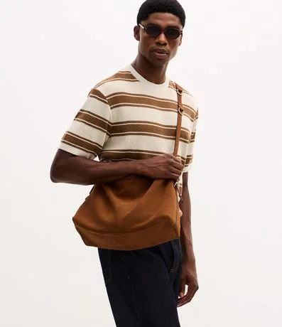 Bolsa Hobo em Couro com Fivelas Metalizadas Bolsa Hobo em Couro com Fivelas Metalizadas