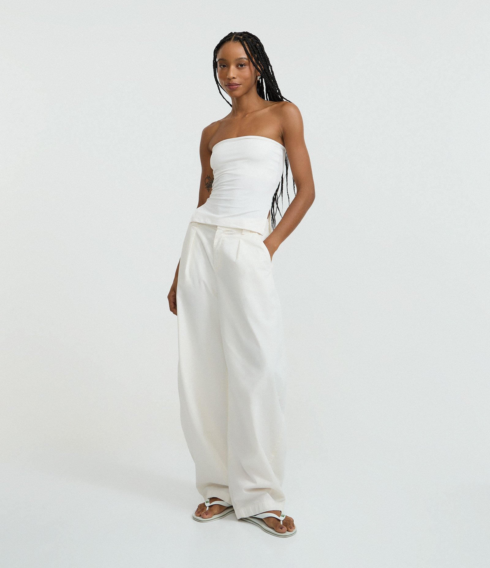 Blusa em Microfibra Tomara que Caia com Fenda Lateral Branco 2