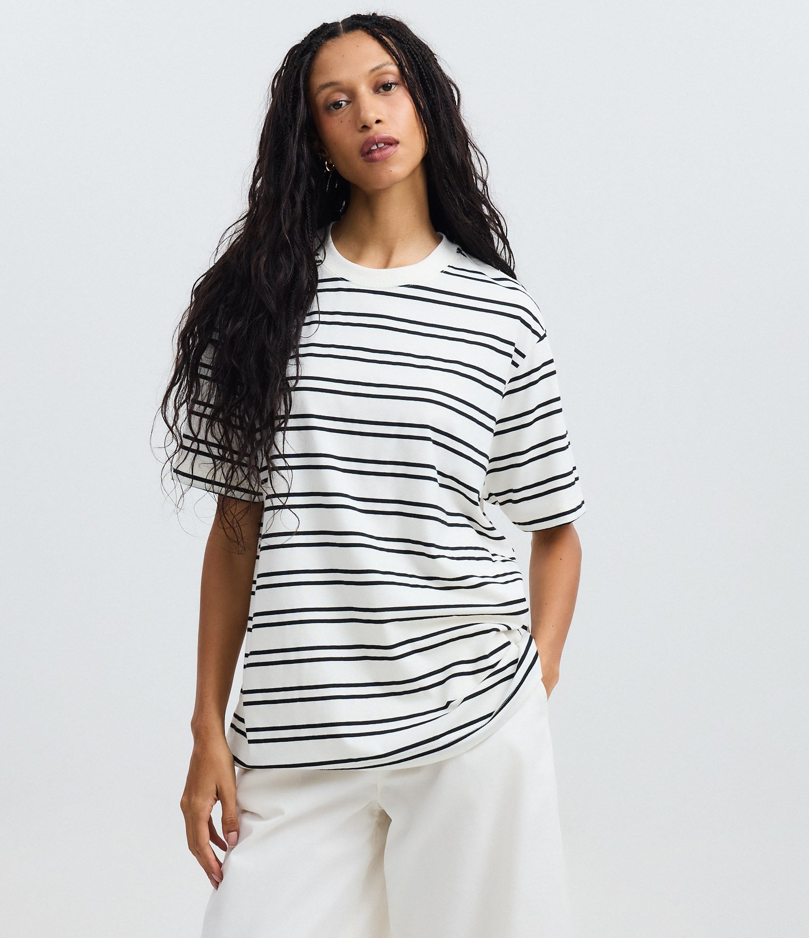 Camiseta Oversized em Algodão com Estampa Listrada Preto/Branco 2