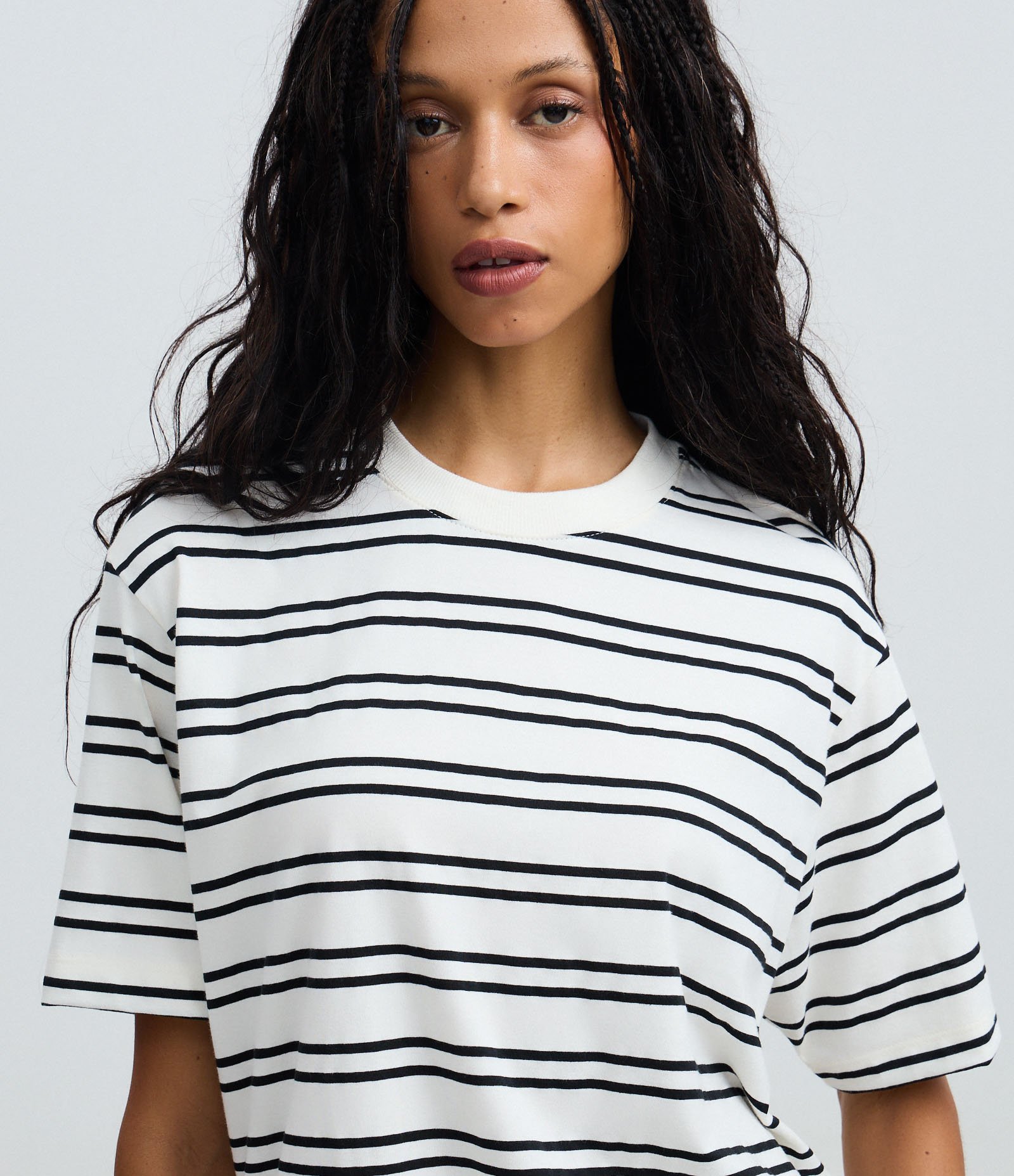 Camiseta Oversized em Algodão com Estampa Listrada Preto/Branco 4