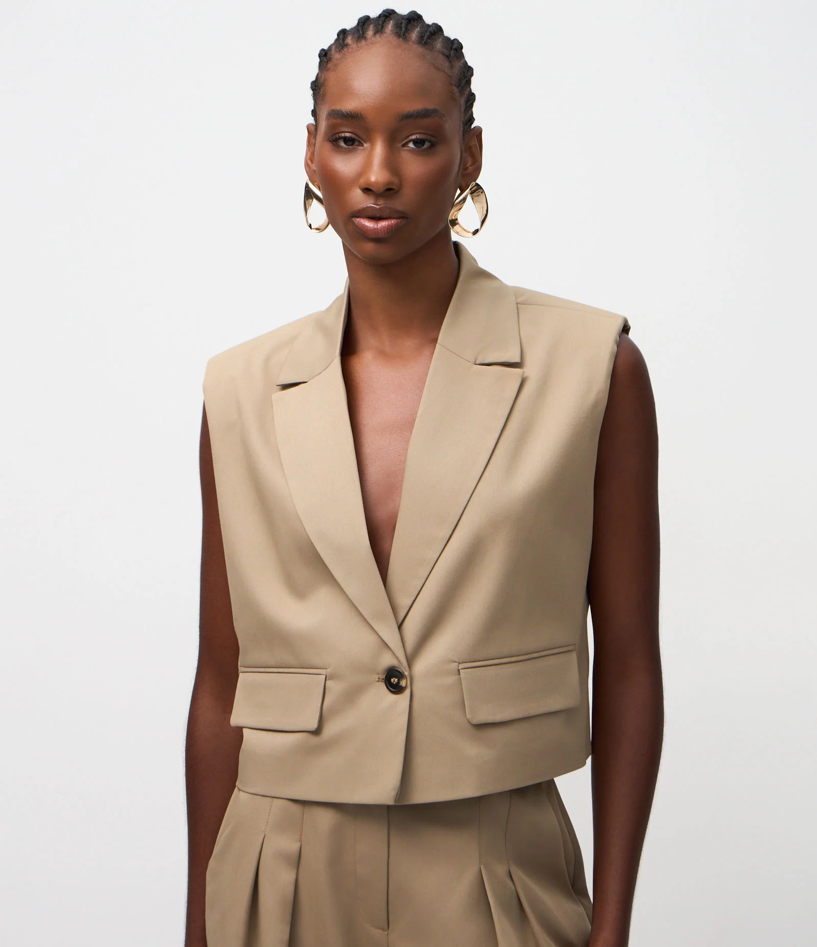 Colete Alfaiataria com Gola e Ombreiras Bege 1