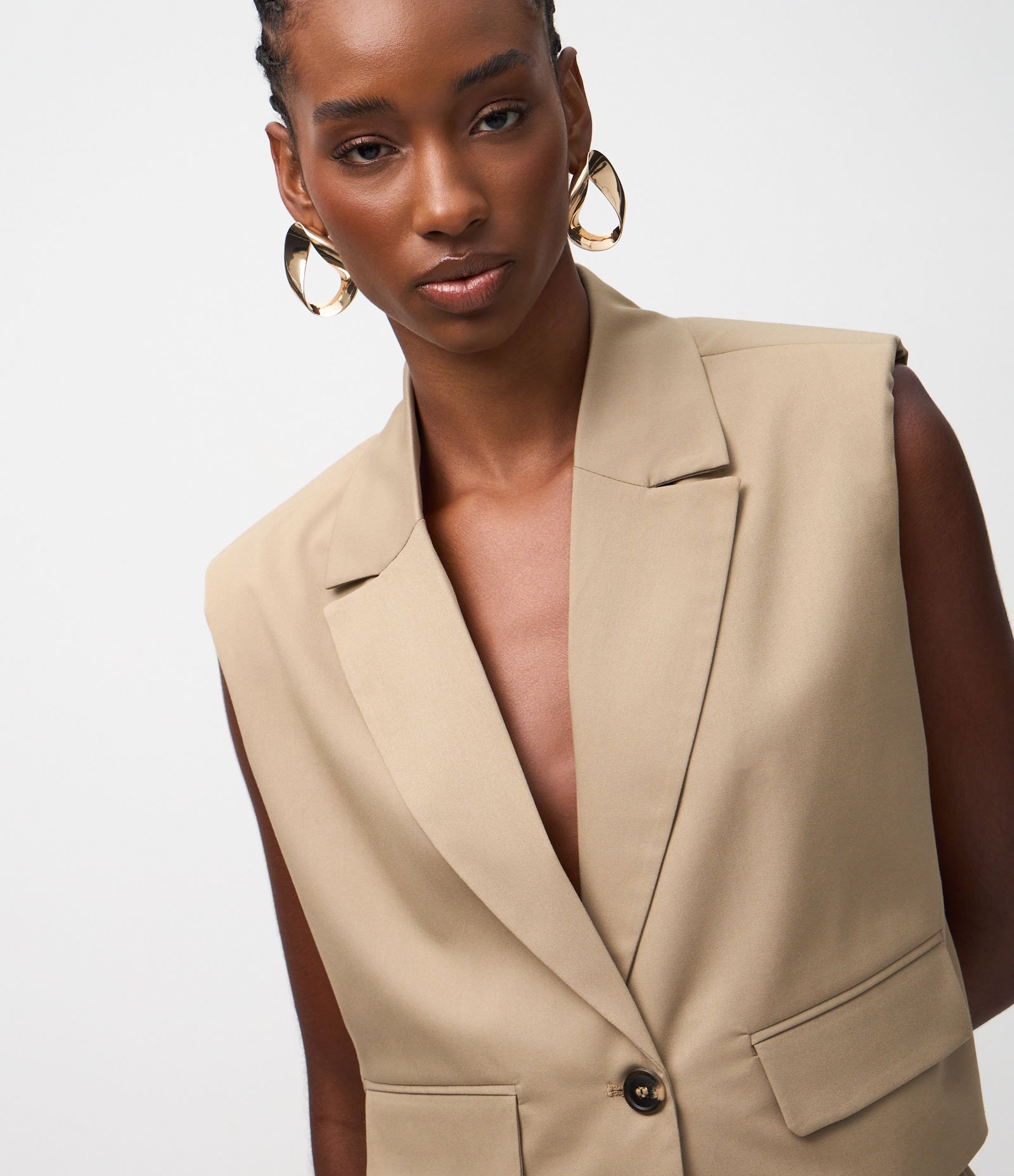 Colete Alfaiataria com Gola e Ombreiras Bege 3