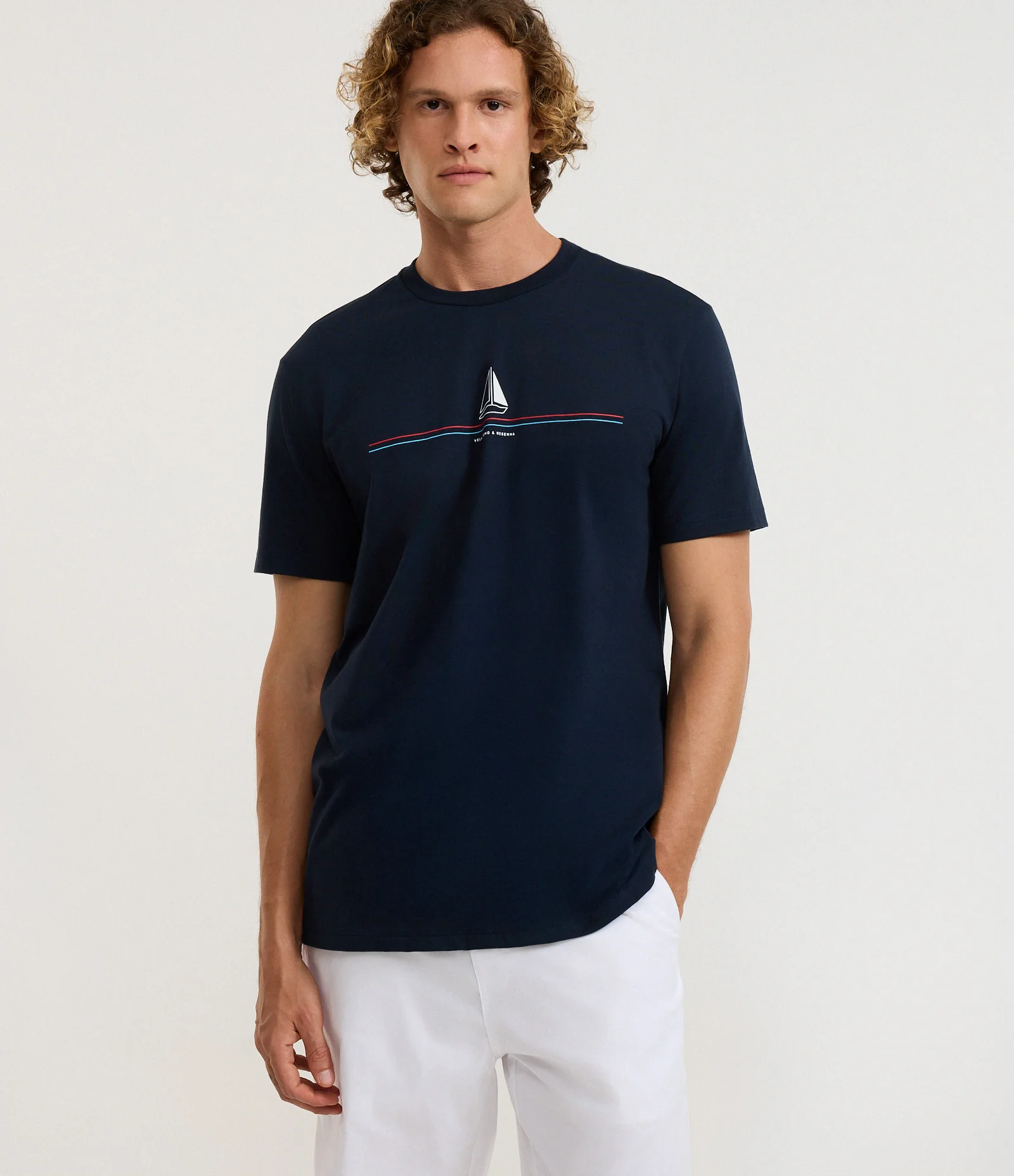 Camiseta Manga Curta com Estampa de Barco e Lettering Azul Escuro 1