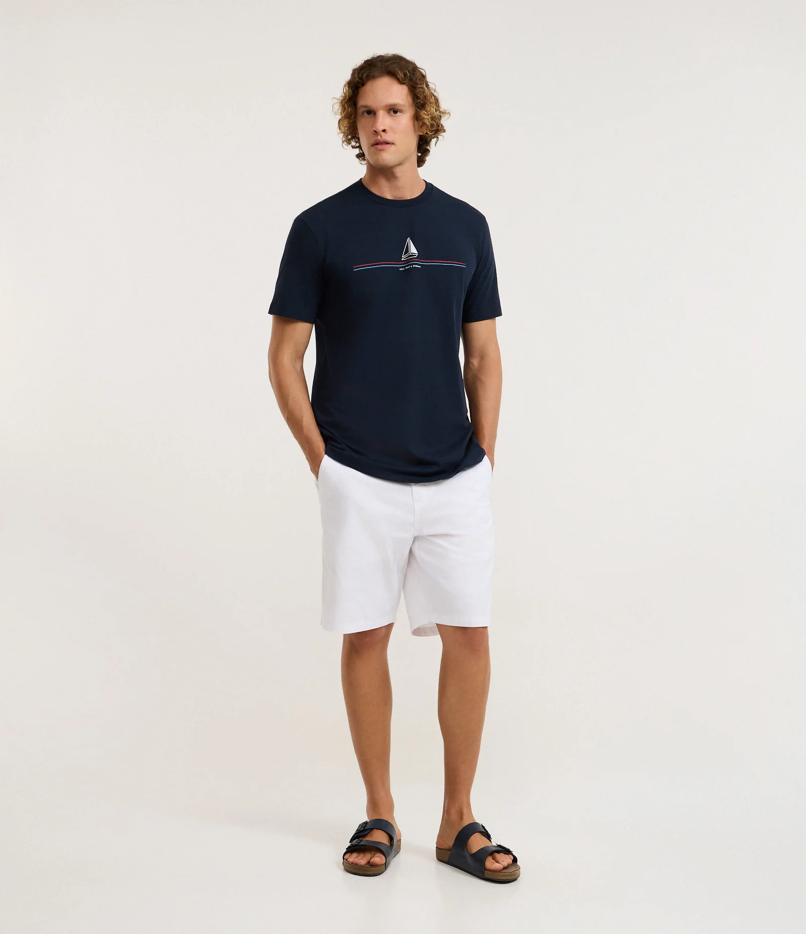 Camiseta Manga Curta com Estampa de Barco e Lettering Azul Escuro 2