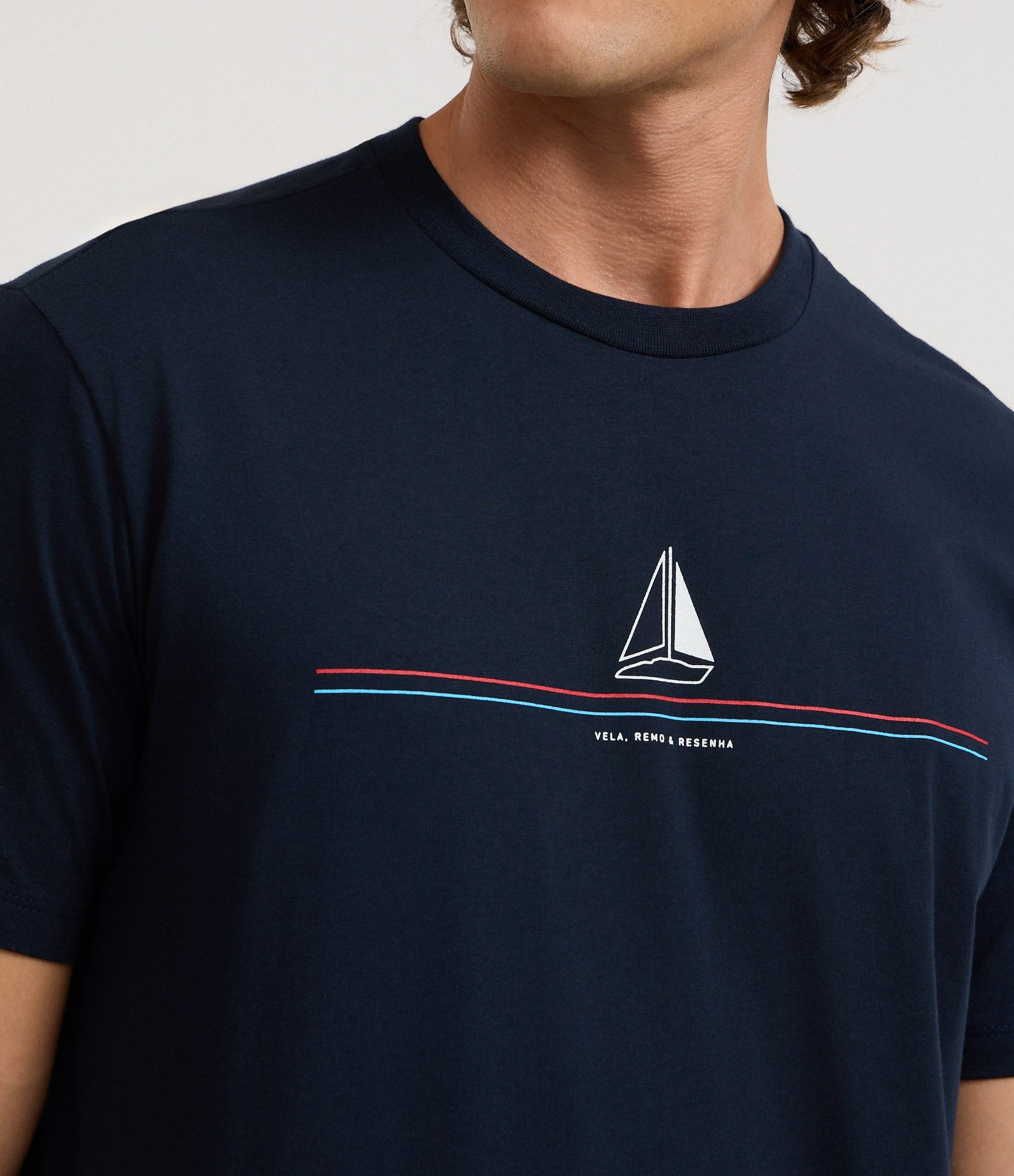 Camiseta Manga Curta com Estampa de Barco e Lettering Azul Escuro 3