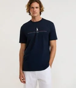 Camiseta Manga Curta com Estampa de Barco e Lettering