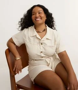 Macacão Curto em Sarja com Faixa na Cintura Curve & Plus Size