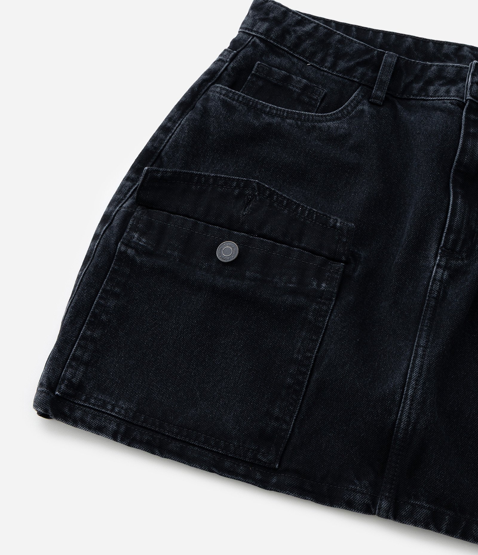 Saia Curta em Jeans com Bolsos Cargo Frontais Curve & Plus Size Preto 5