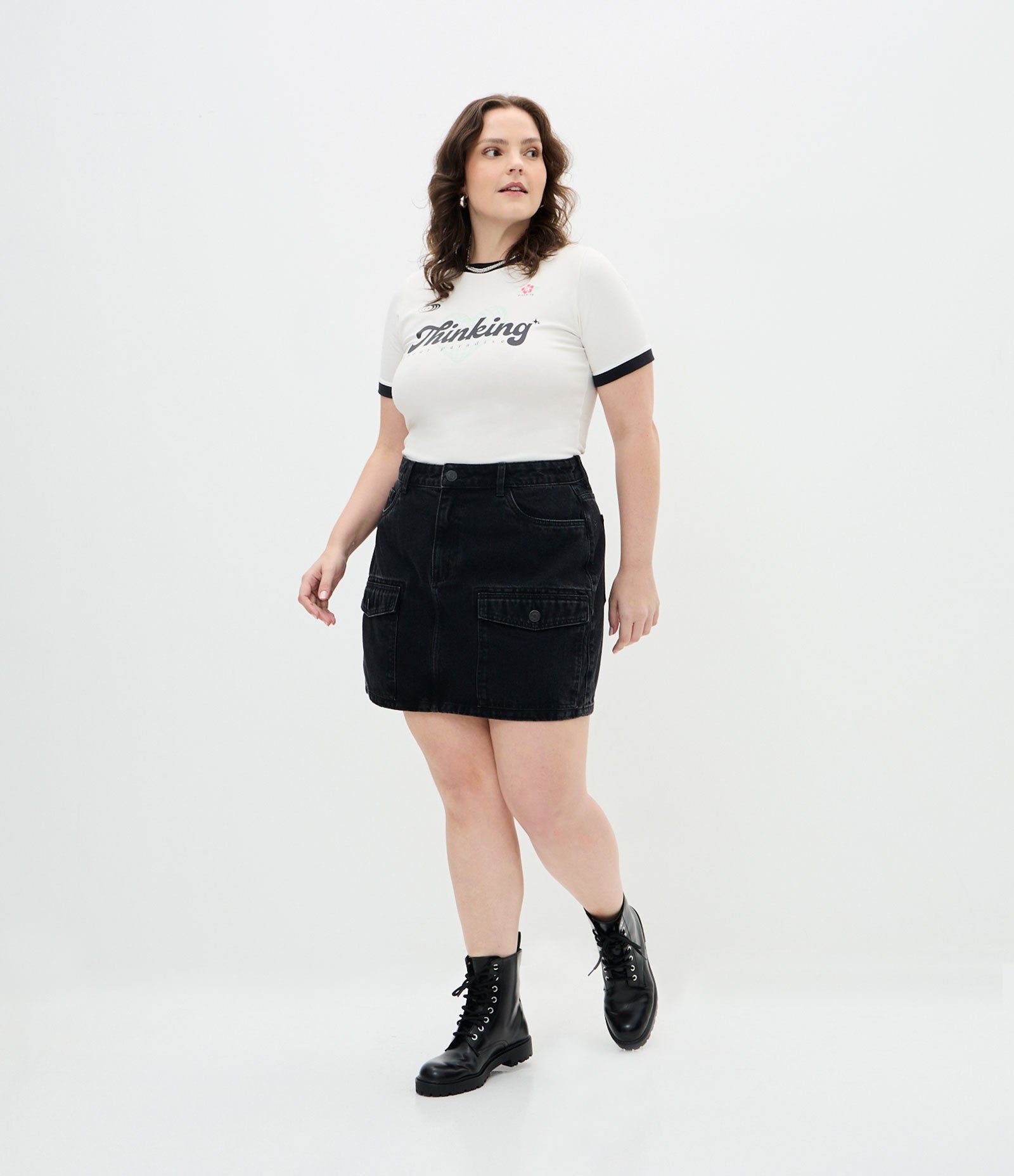 Saia Curta em Jeans com Bolsos Cargo Frontais Curve & Plus Size Preto 1