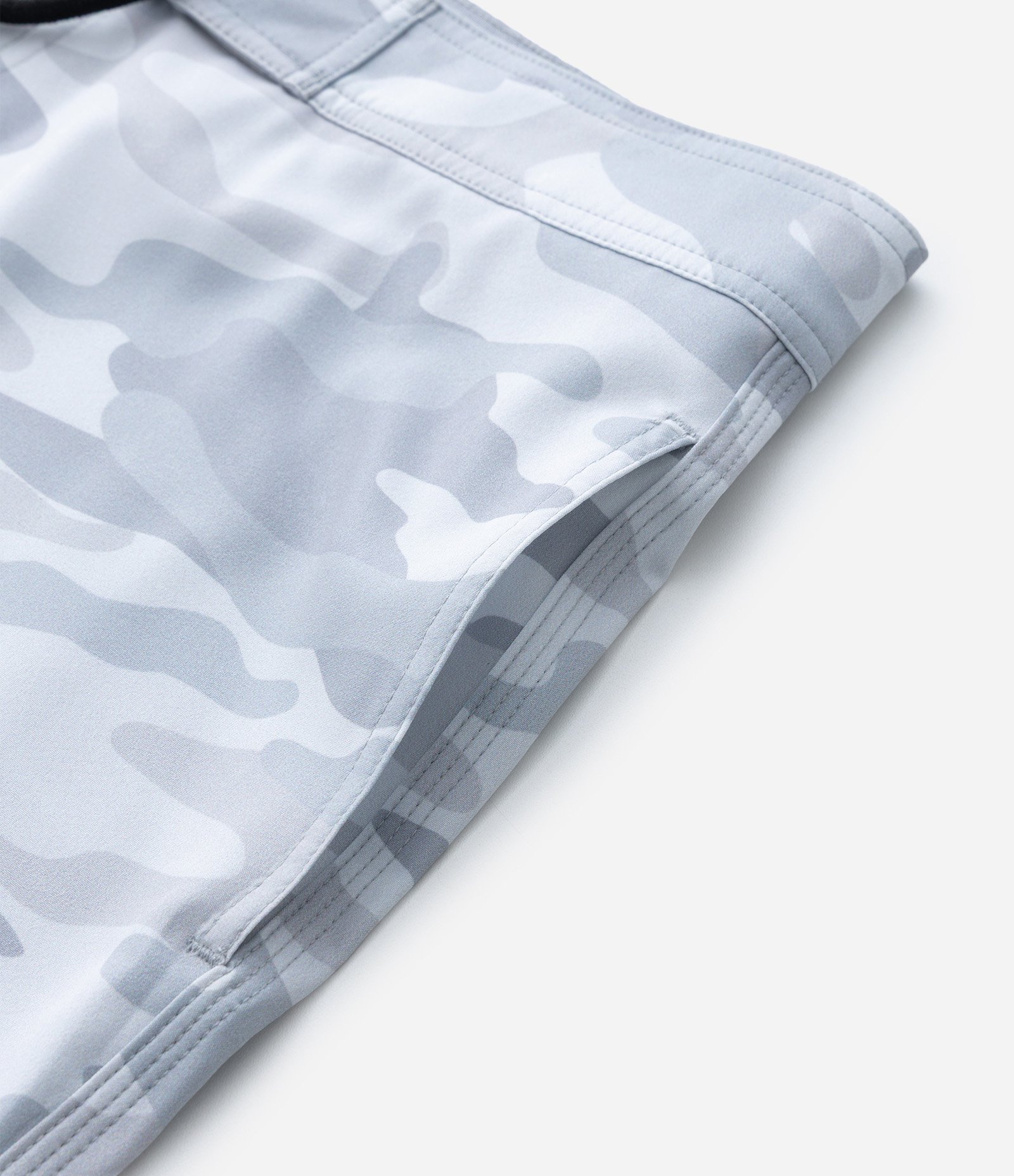 Bermuda em Microfibra com Estampa Camuflada Cinza 7